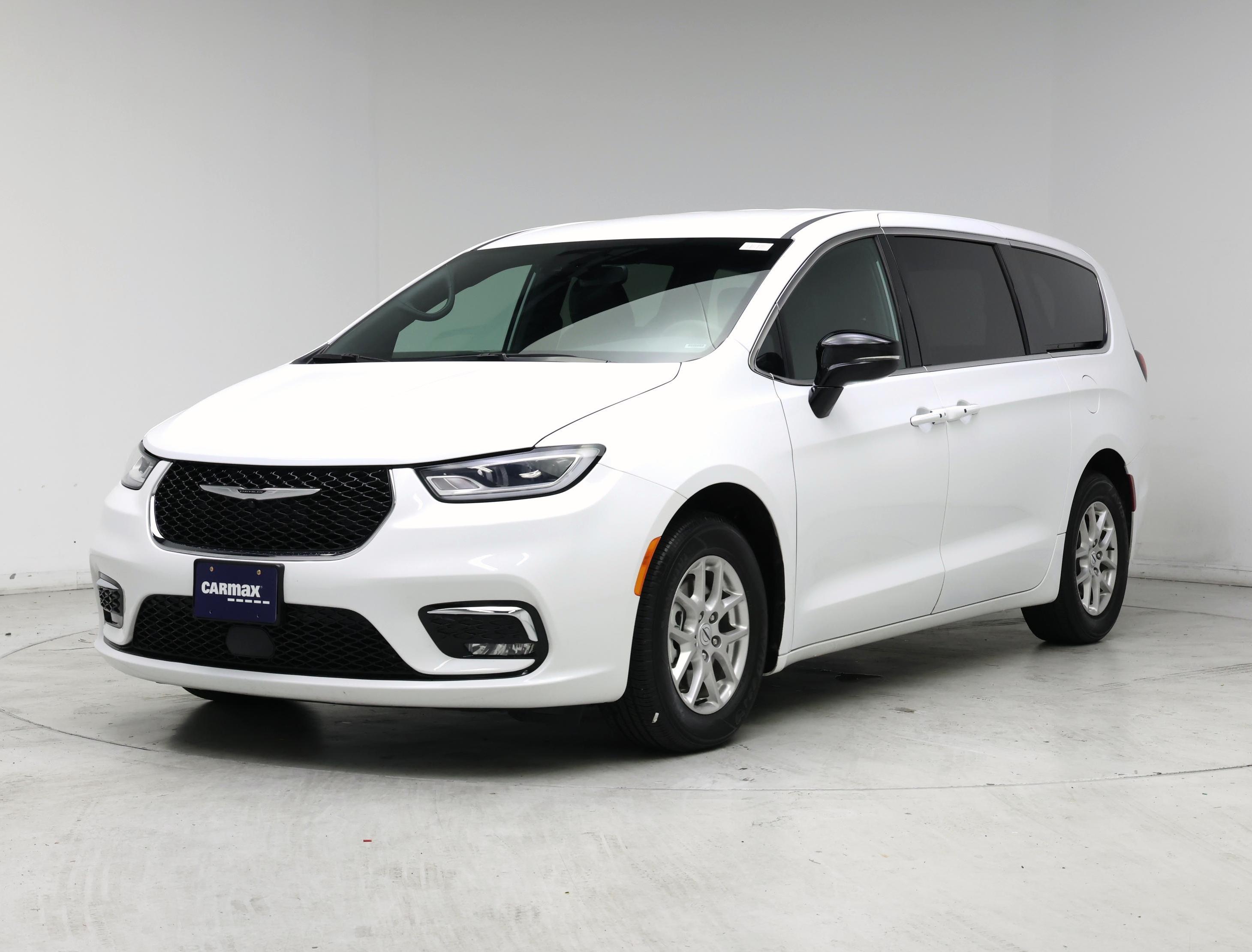 Thumbnail: 2025 Chrysler Pacifica - 4