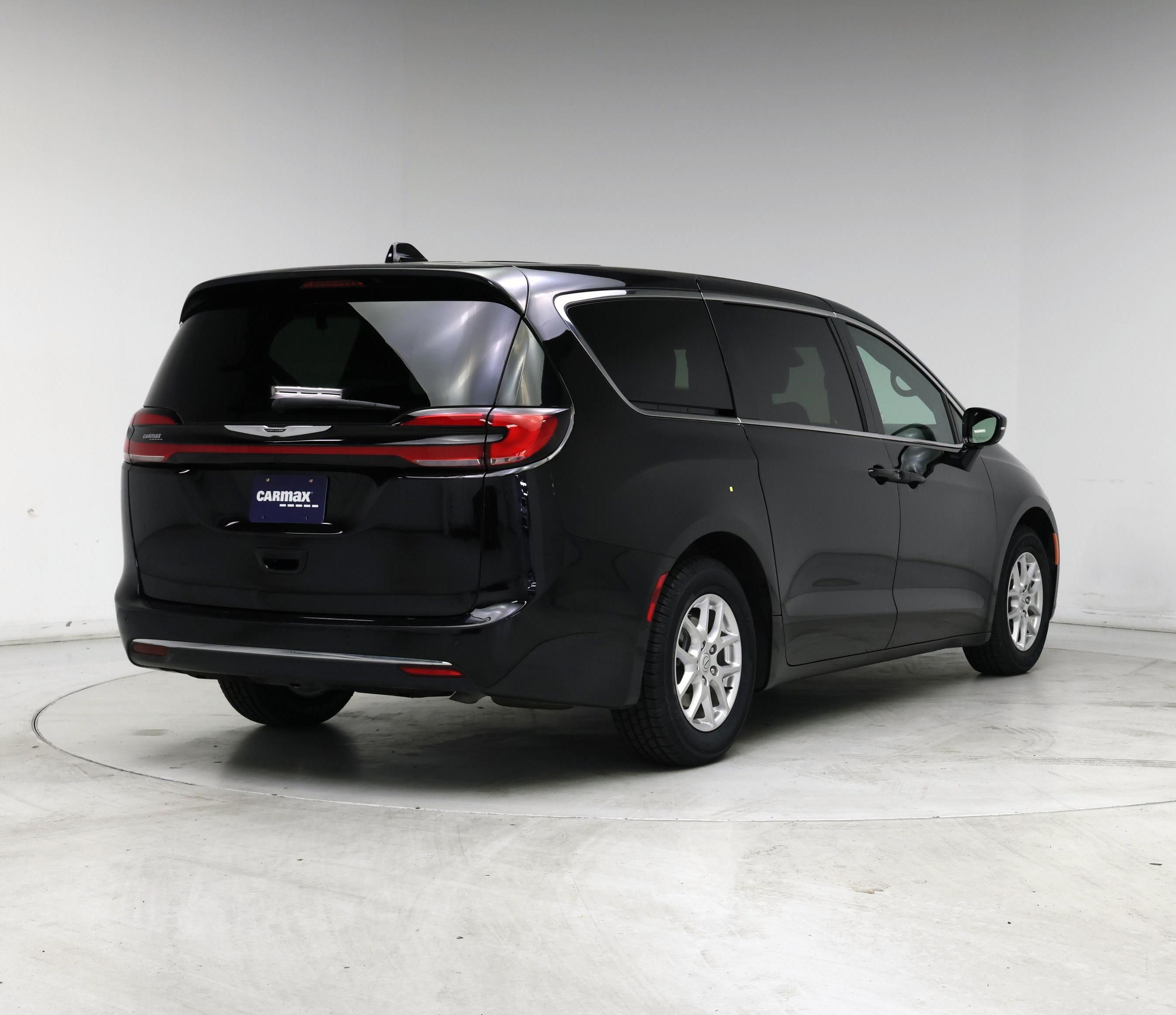 Thumbnail: 2025 Chrysler Pacifica - 8