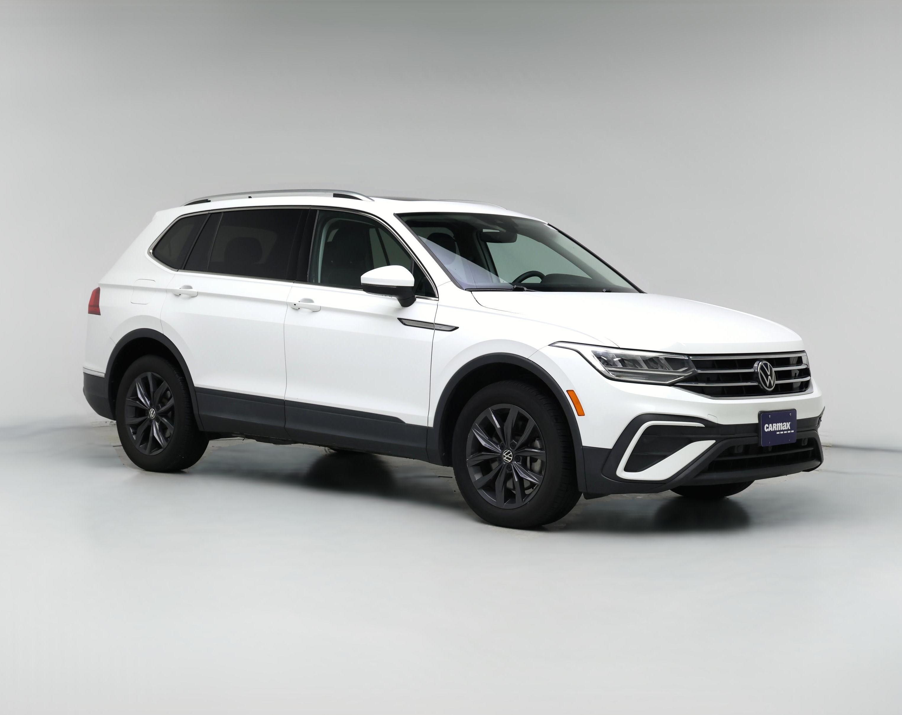 Thumbnail: 2022 Volkswagen Tiguan - 1