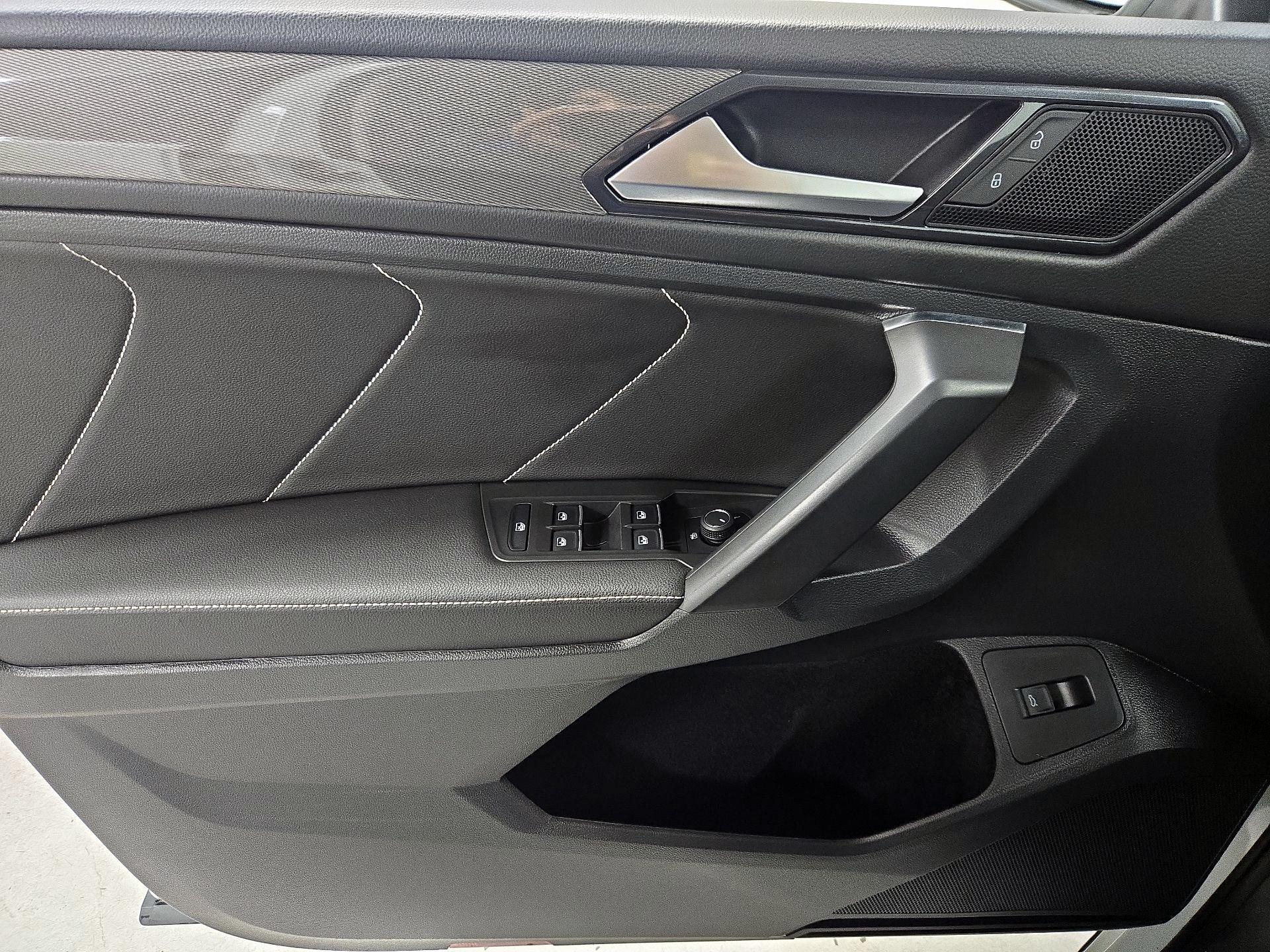 Thumbnail: 2022 Volkswagen Tiguan - 12