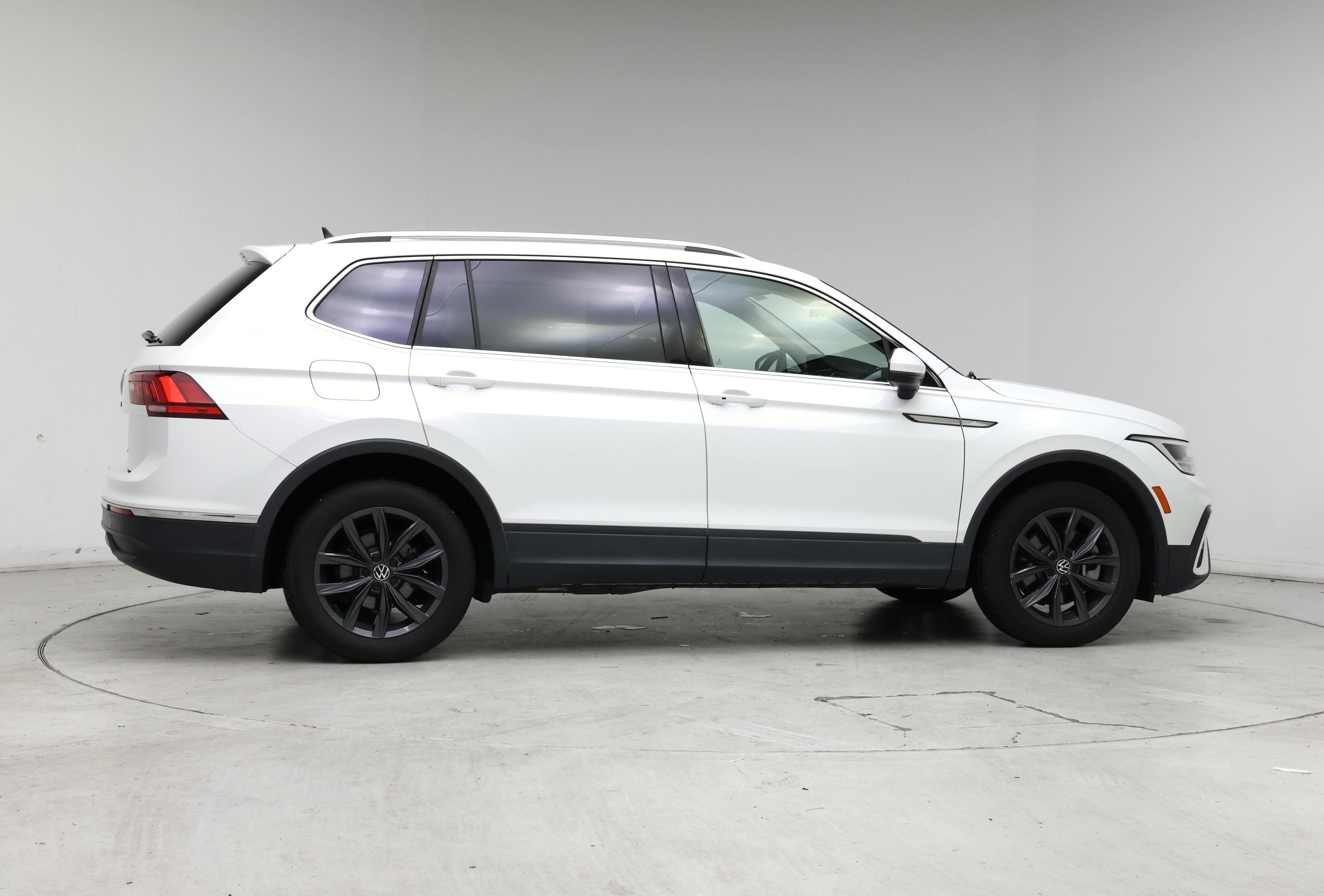 Thumbnail: 2022 Volkswagen Tiguan - 7