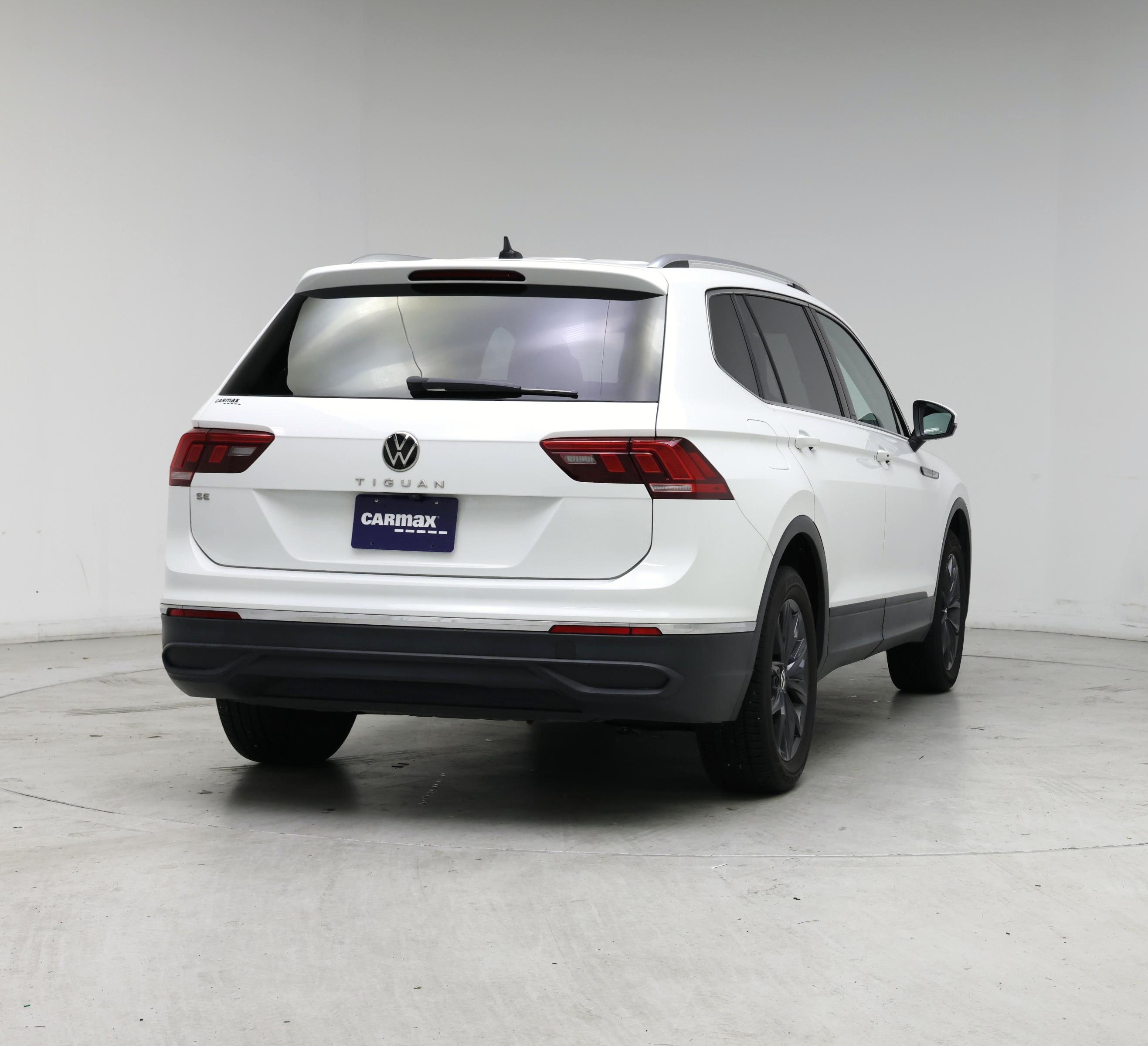 Thumbnail: 2022 Volkswagen Tiguan - 8