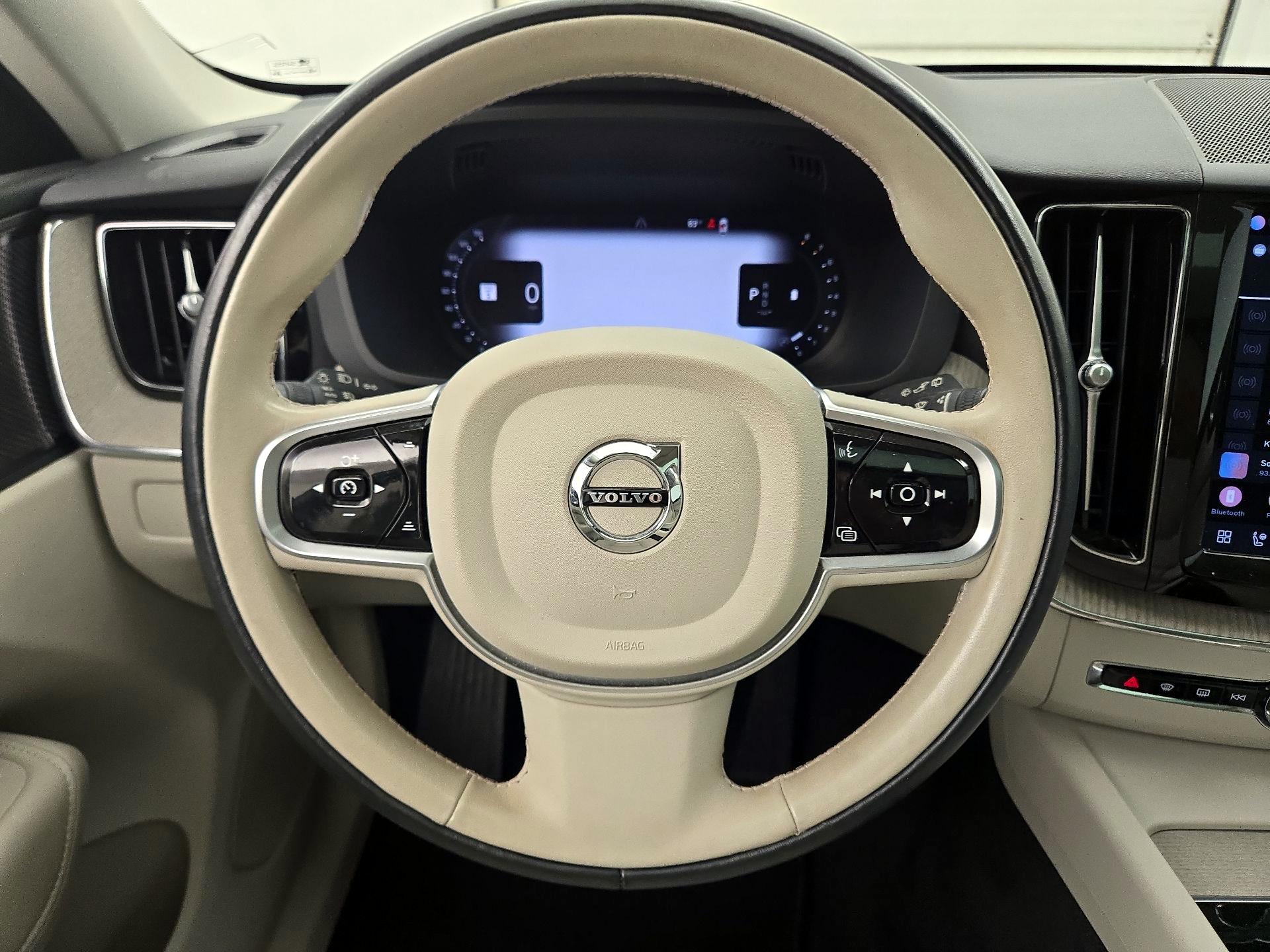 Thumbnail: 2023 Volvo XC60 - 10