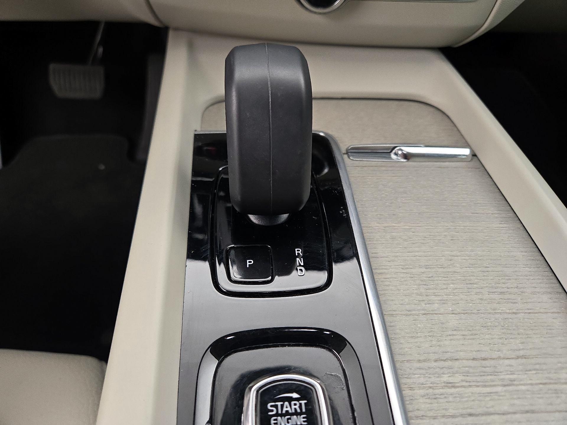 Thumbnail: 2023 Volvo XC60 - 17