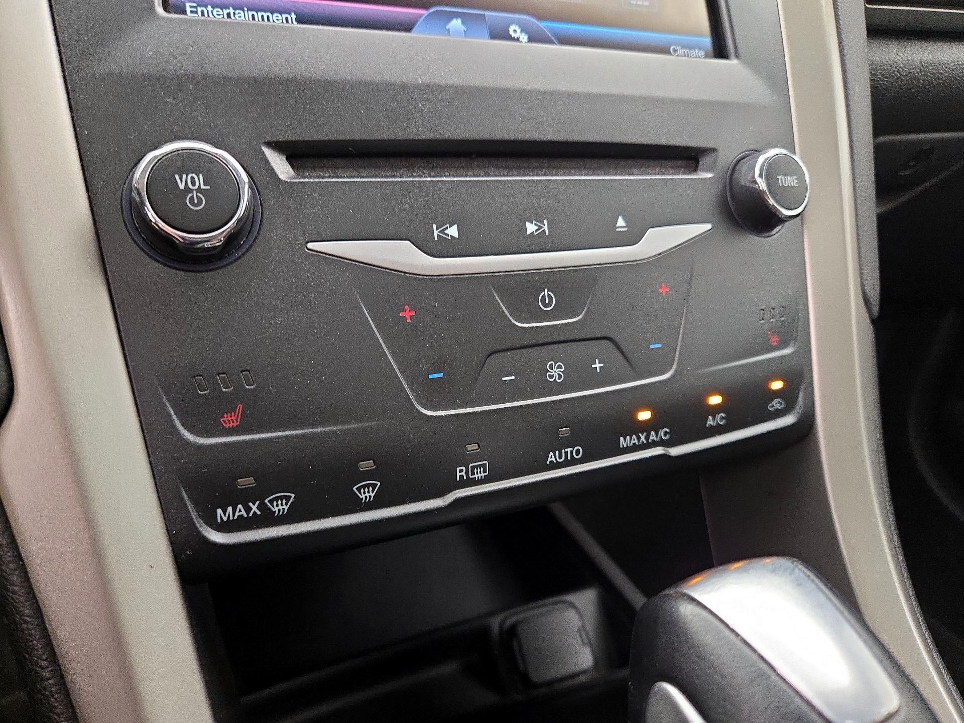 Thumbnail: 2015 Ford Fusion - 16