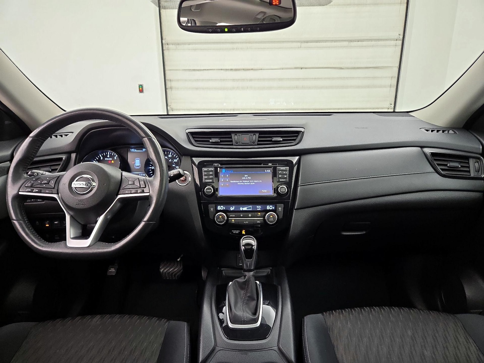 2017 Nissan Rogue SV - Photo 10