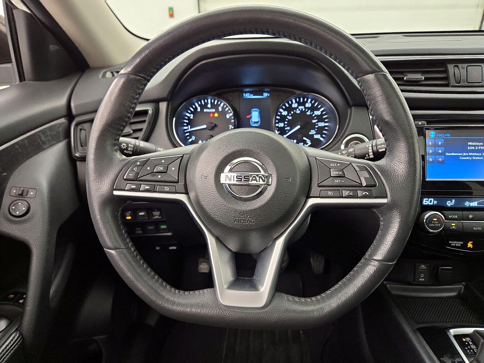 2017 Nissan Rogue SV - Photo 11