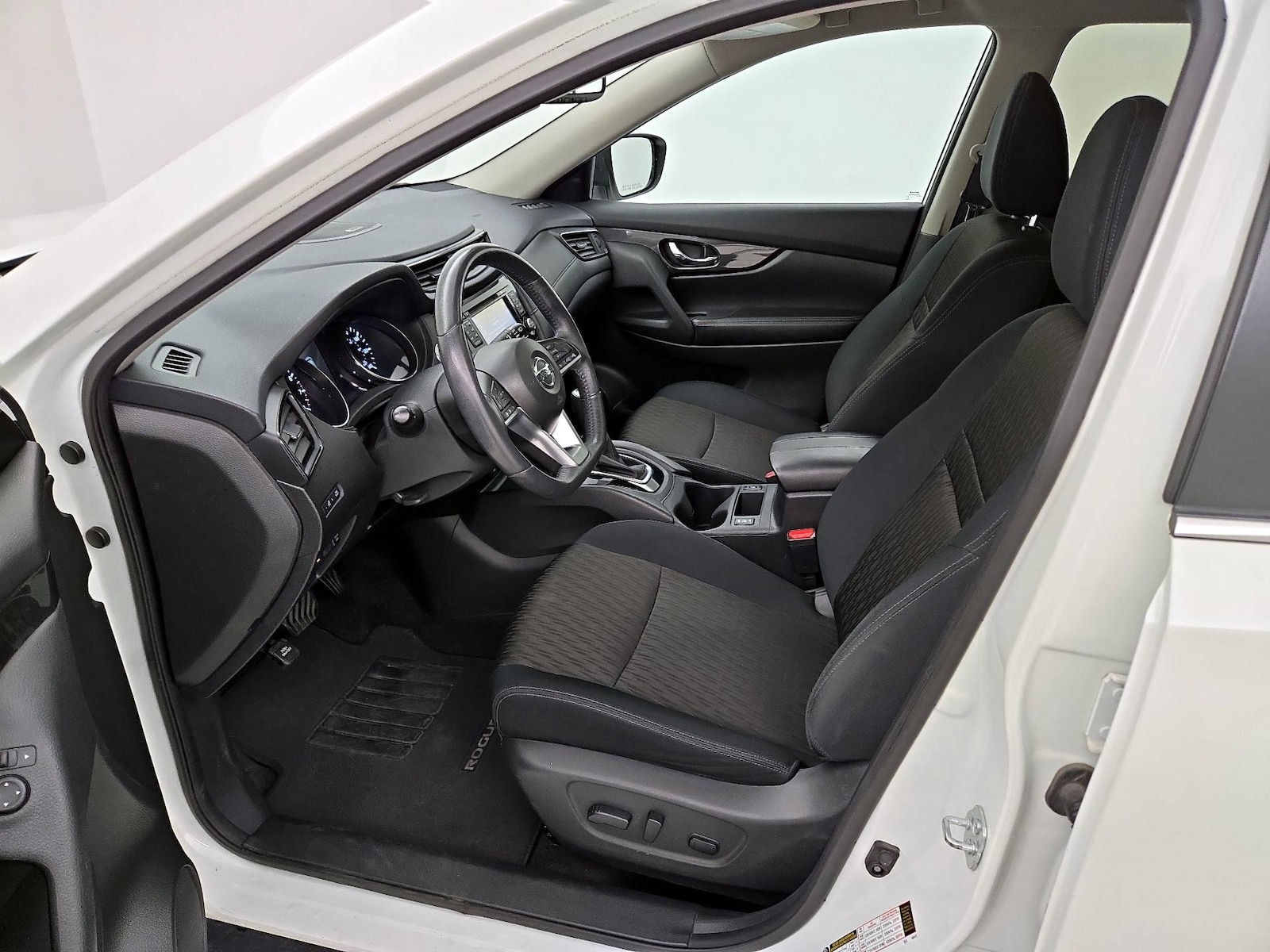 2017 Nissan Rogue SV - Photo 12