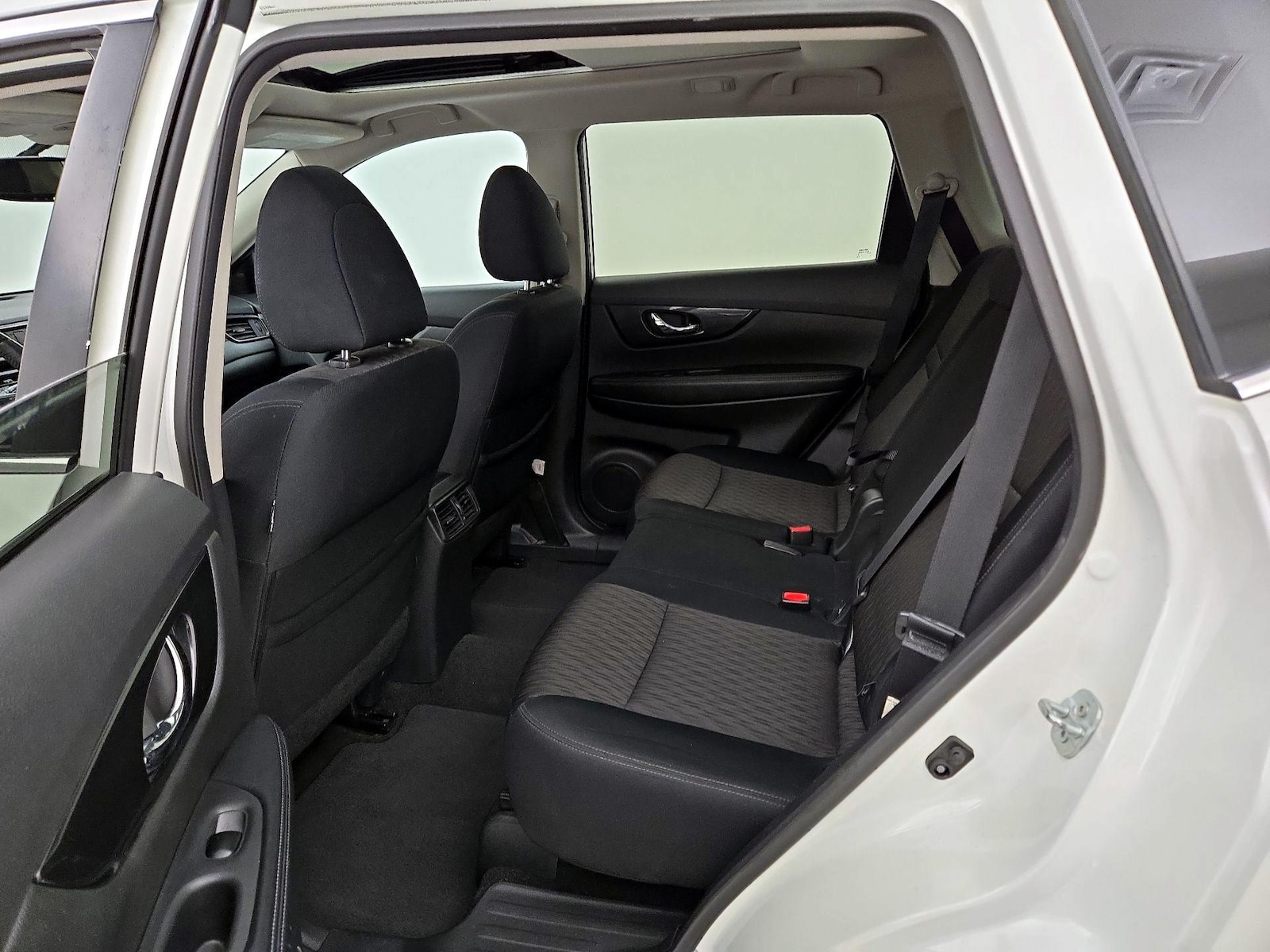 2017 Nissan Rogue SV - Photo 22