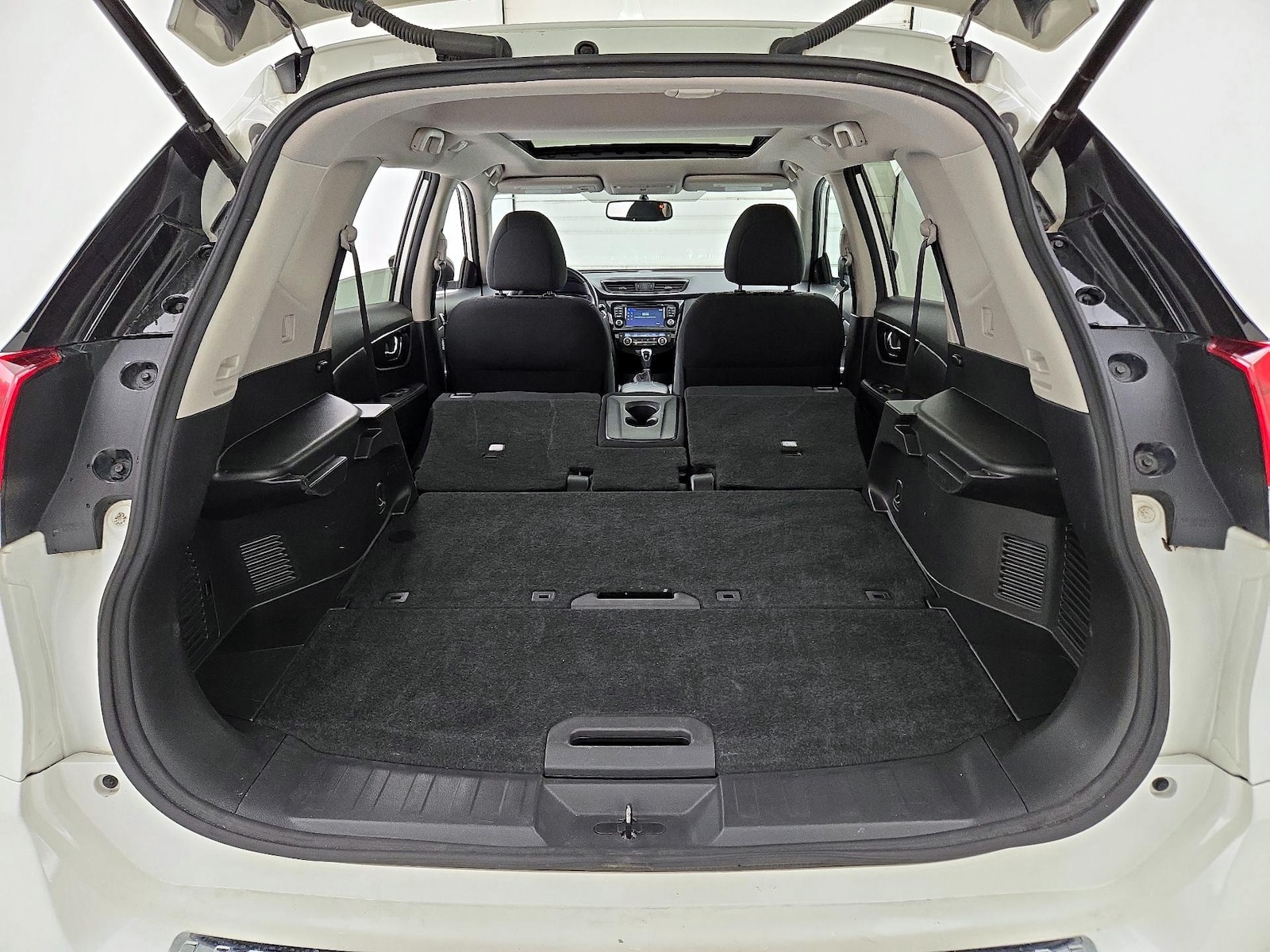 2017 Nissan Rogue SV - Photo 24