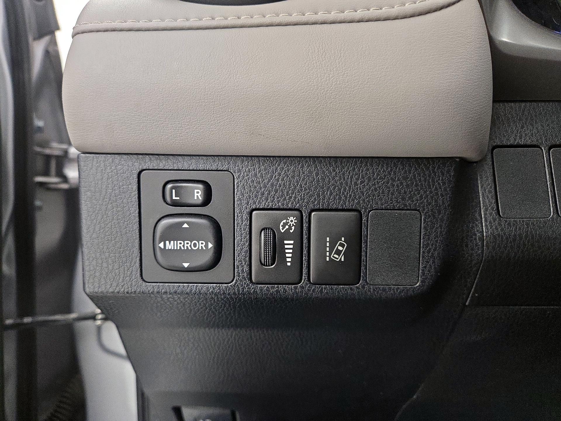 Thumbnail: 2018 Toyota RAV4 - 13