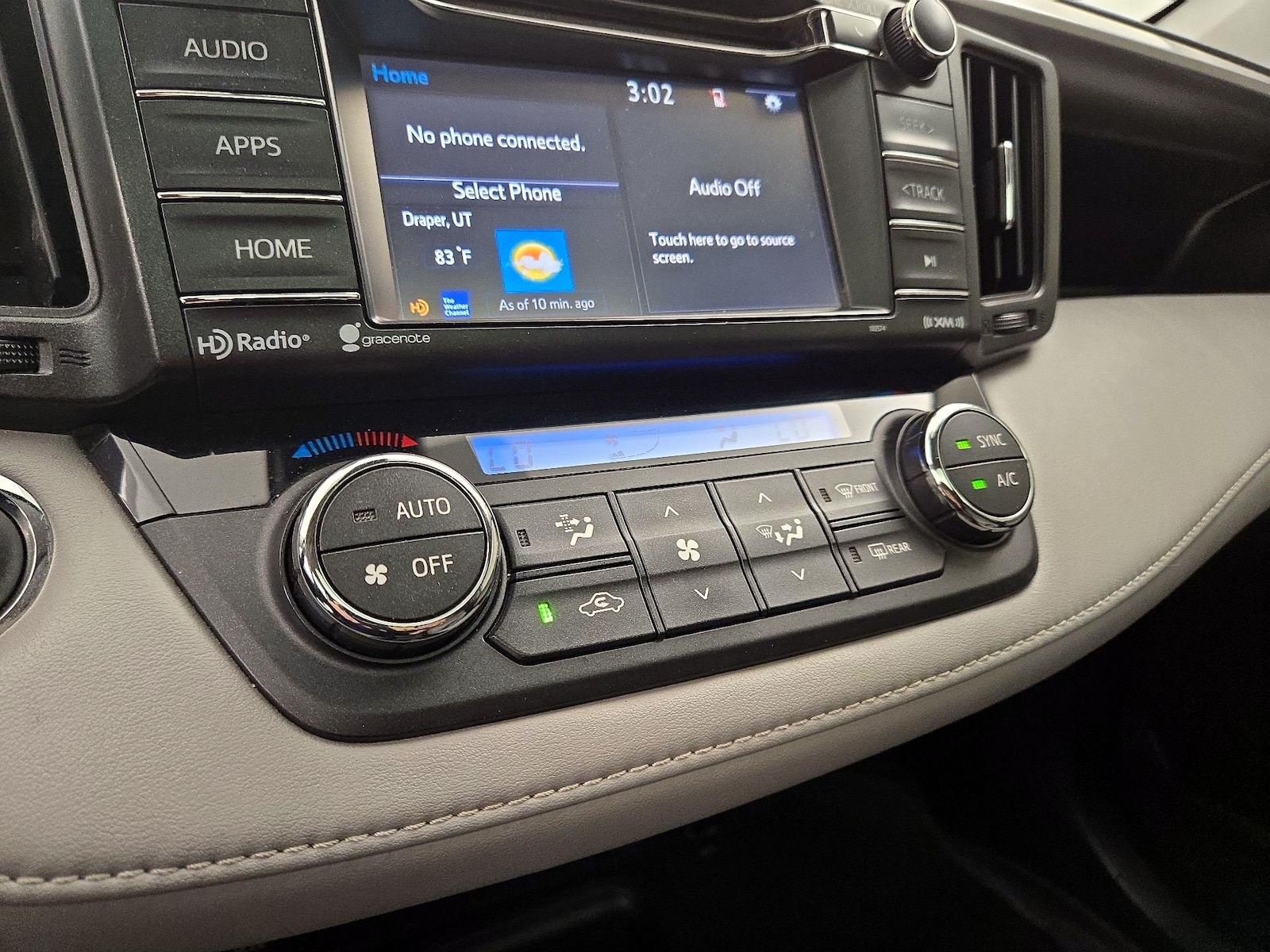 2018 Toyota RAV4 XLE - Photo 17