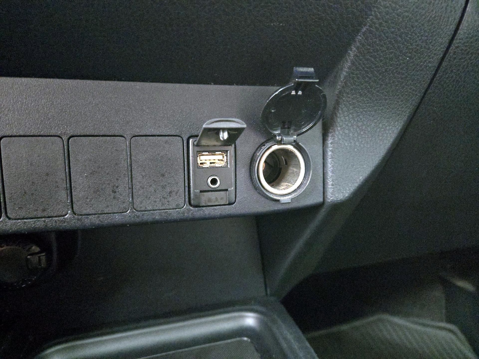 2018 Toyota RAV4 XLE - Photo 19