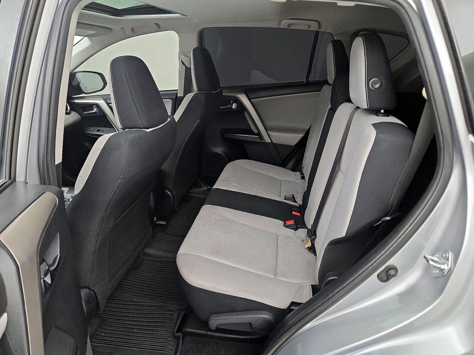 2018 Toyota RAV4 XLE - Photo 21