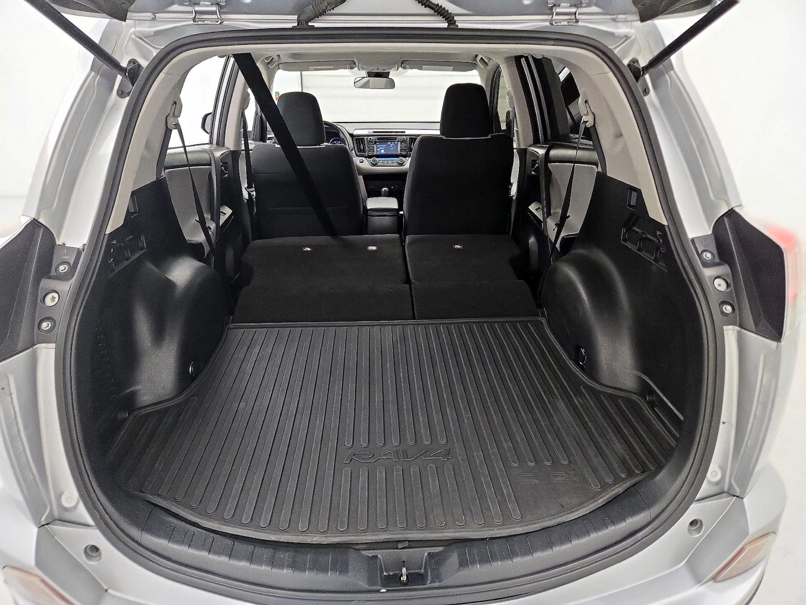 2018 Toyota RAV4 XLE - Photo 23