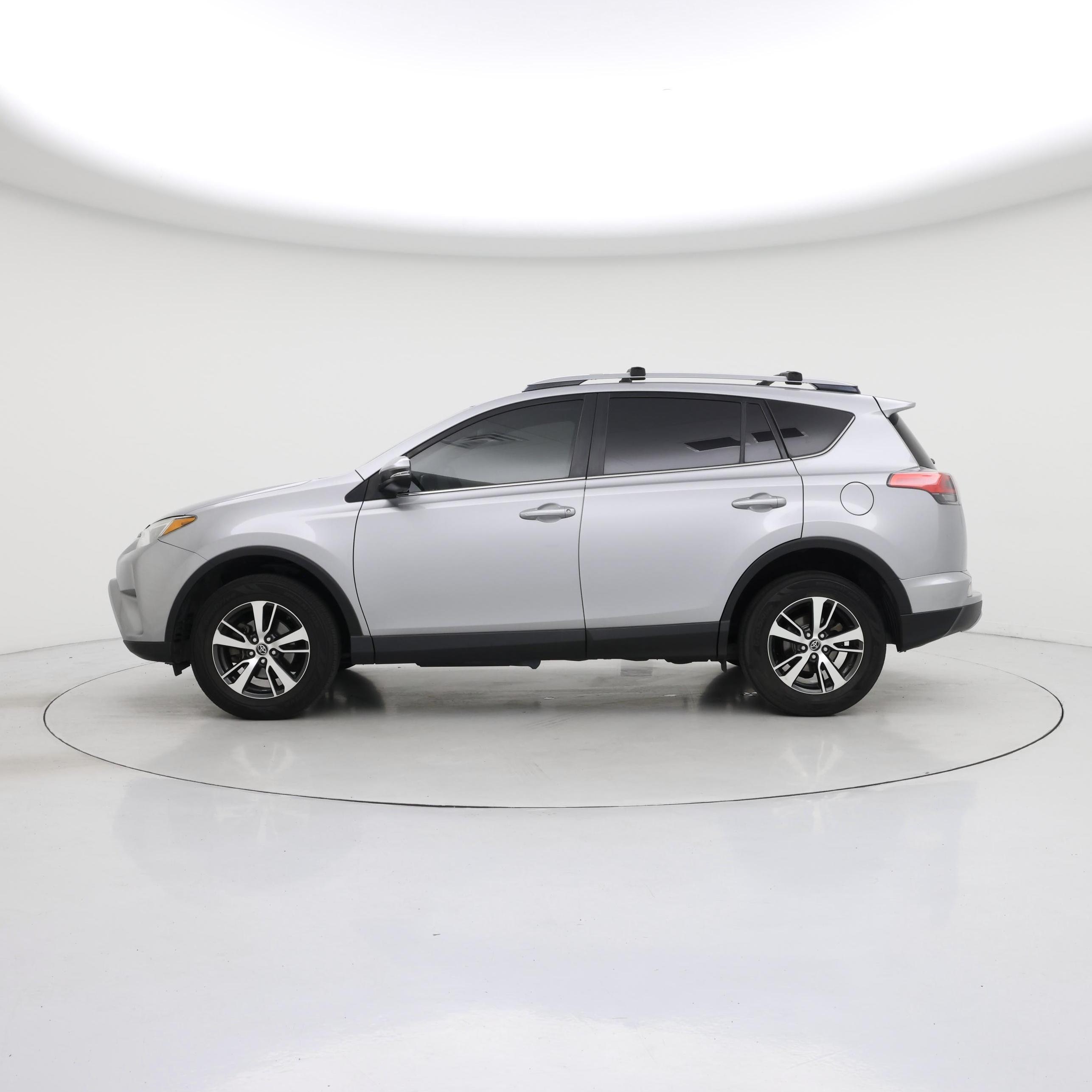 Thumbnail: 2018 Toyota RAV4 - 3