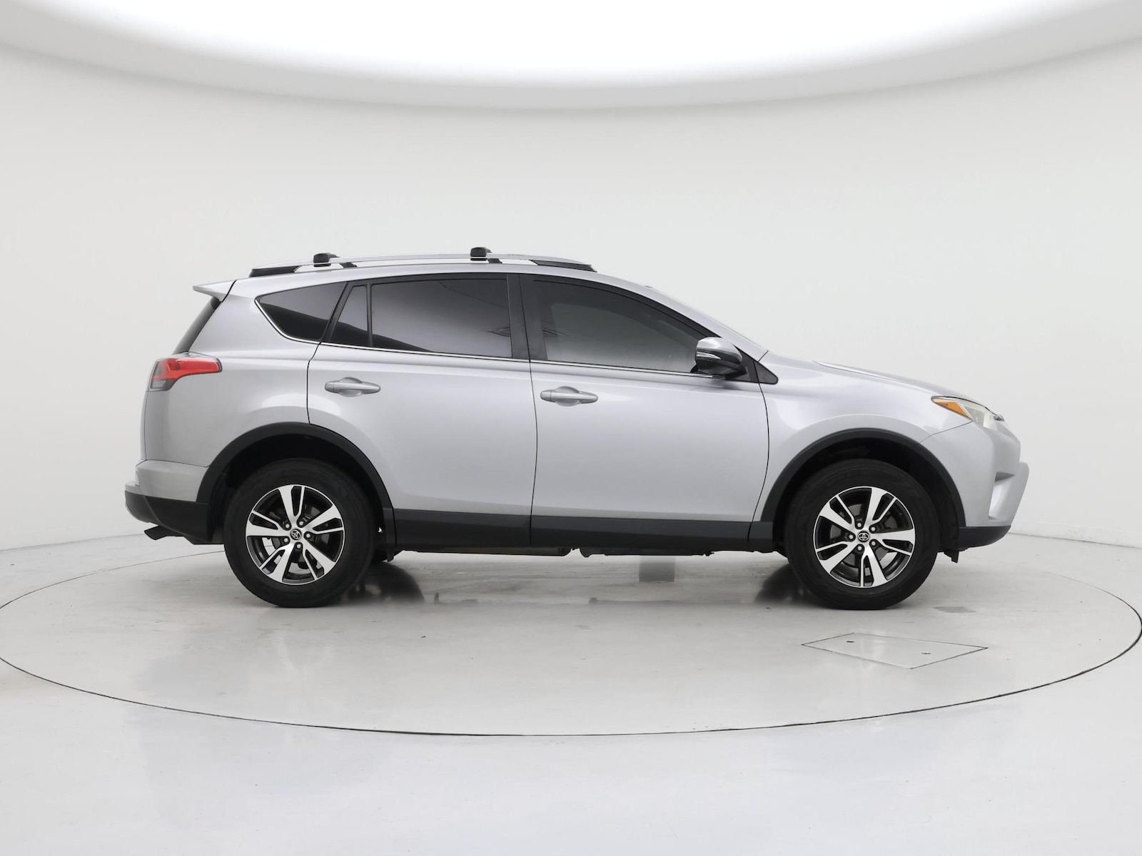 2018 Toyota RAV4 XLE - Photo 8