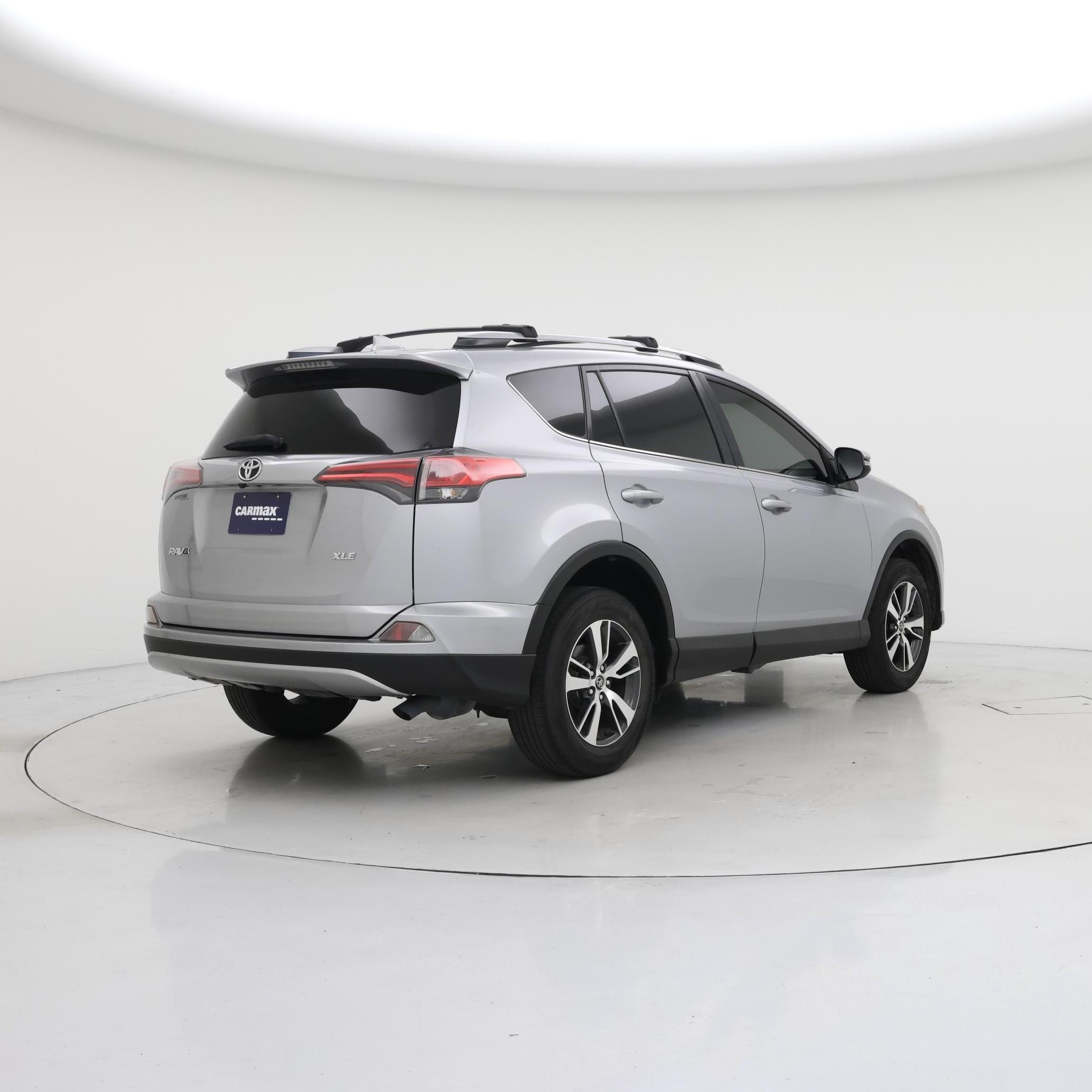 Thumbnail: 2018 Toyota RAV4 - 8