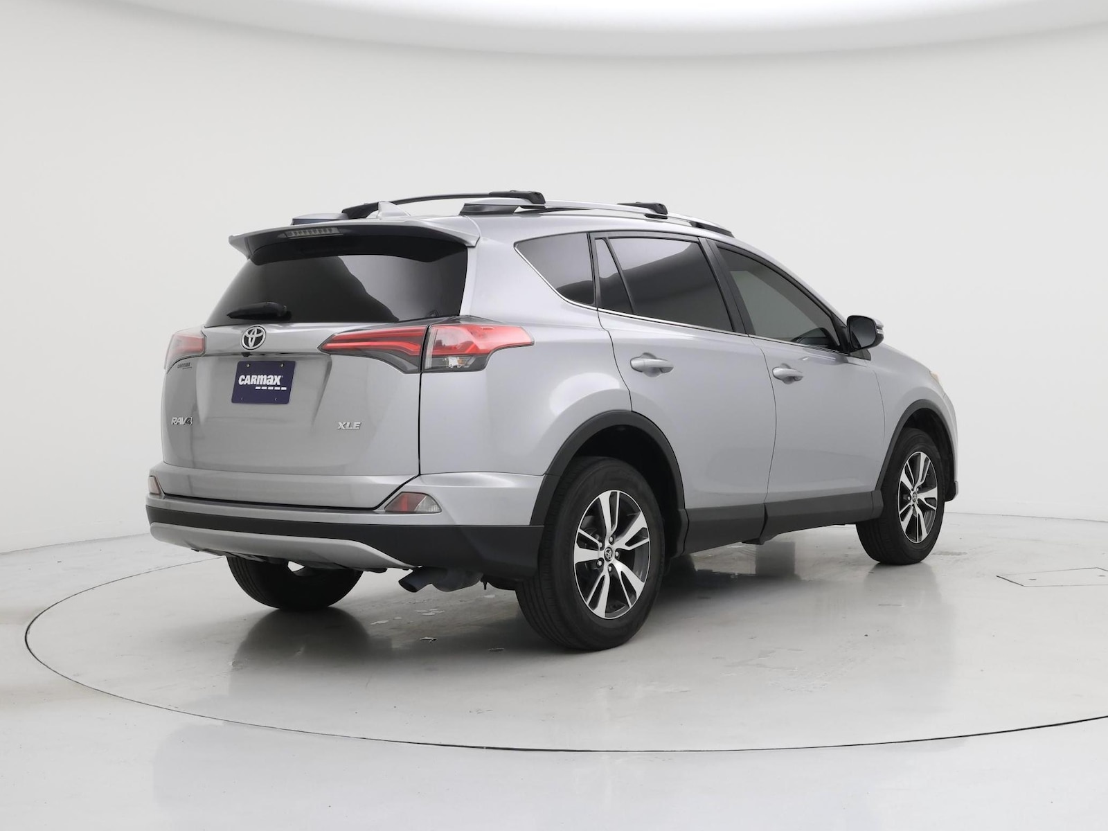 2018 Toyota RAV4 XLE - Photo 9