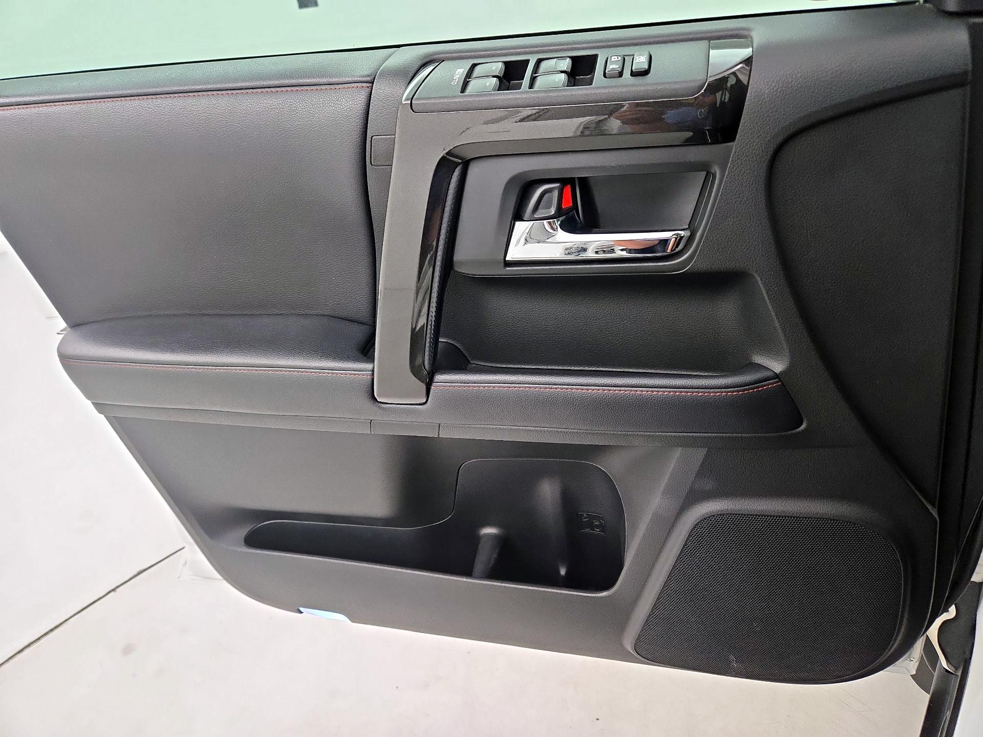 Thumbnail: 2019 Toyota 4Runner - 12