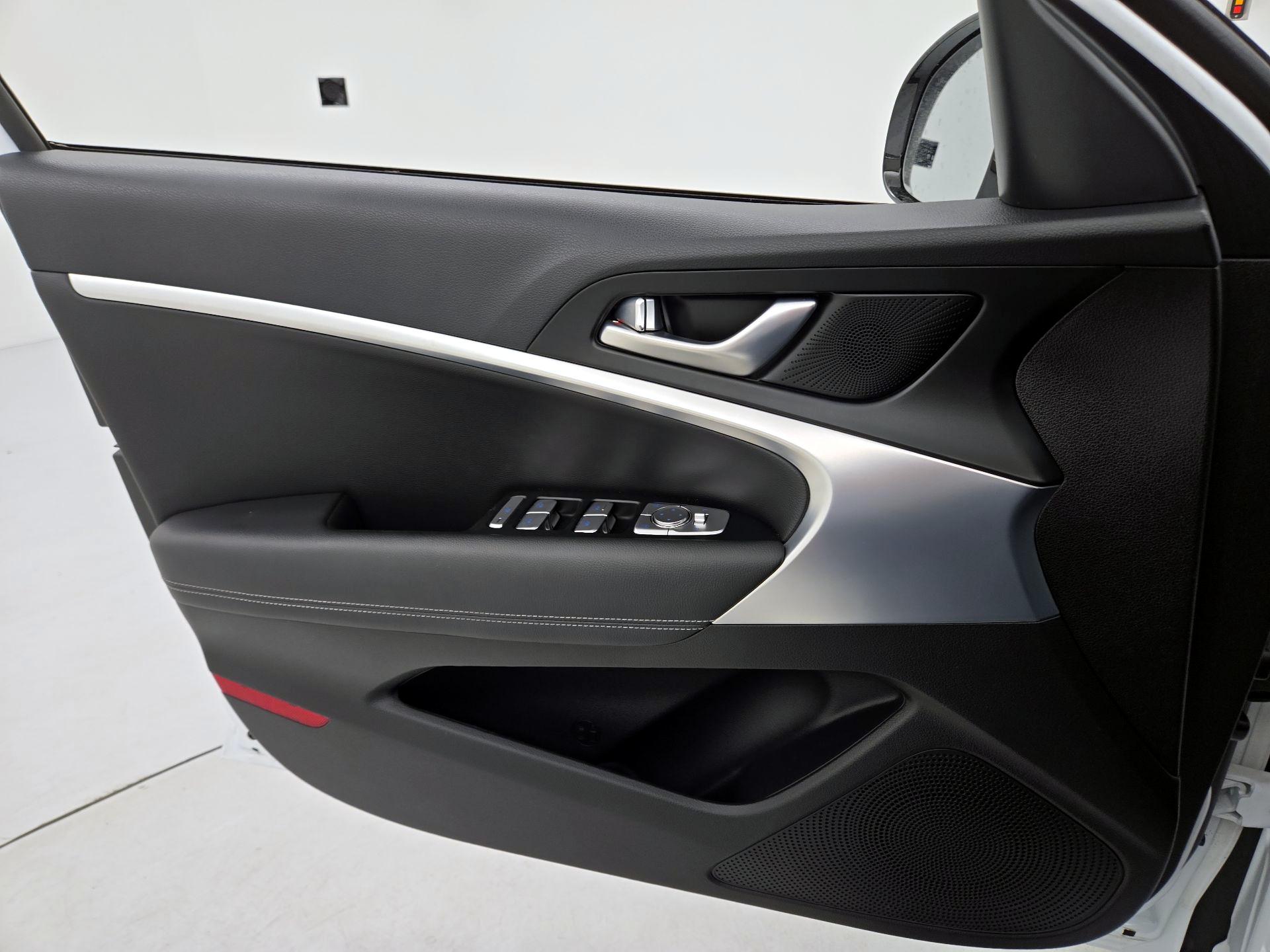 Thumbnail: 2023 Genesis G70 - 12