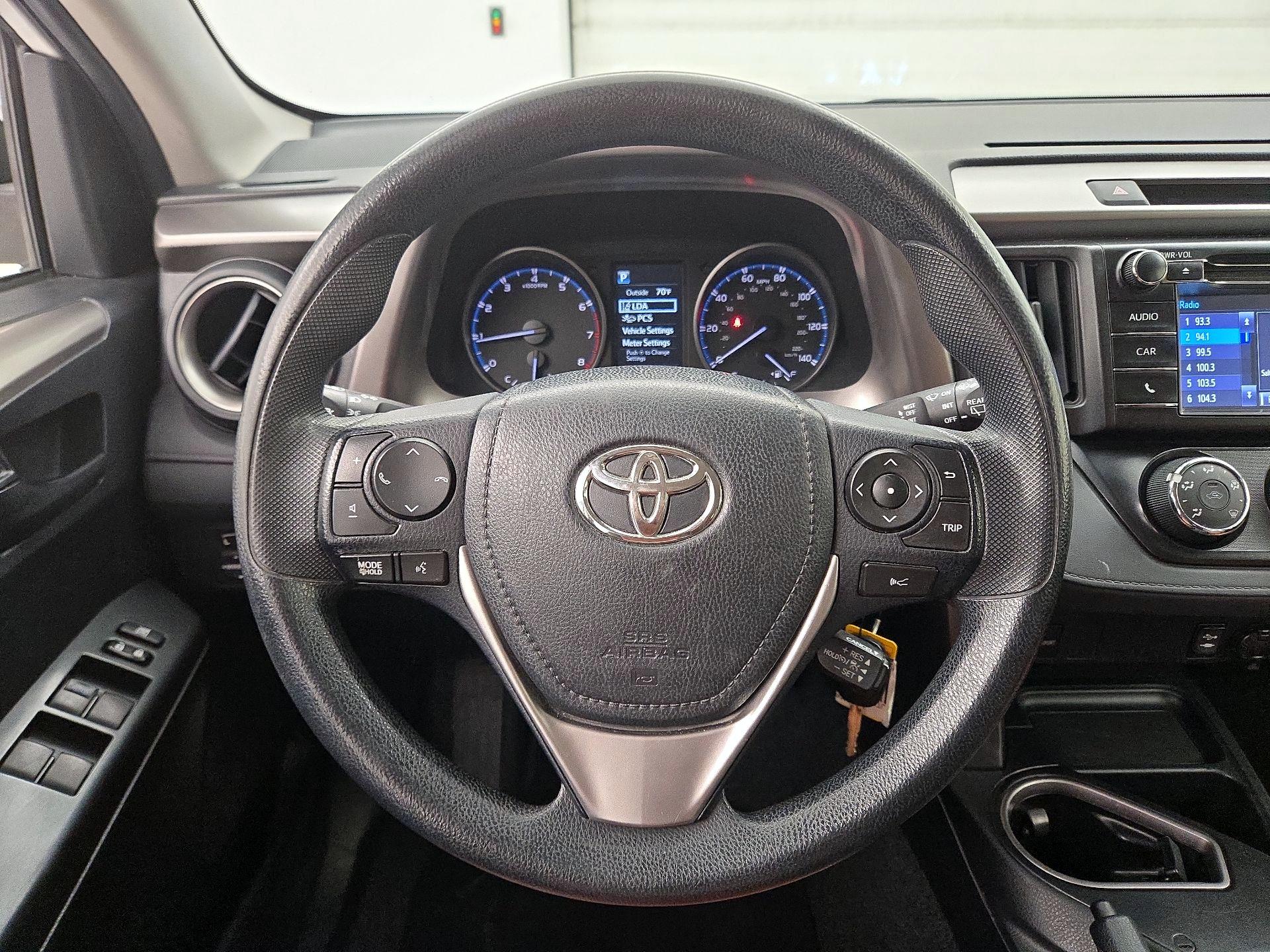 Thumbnail: 2018 Toyota RAV4 - 10