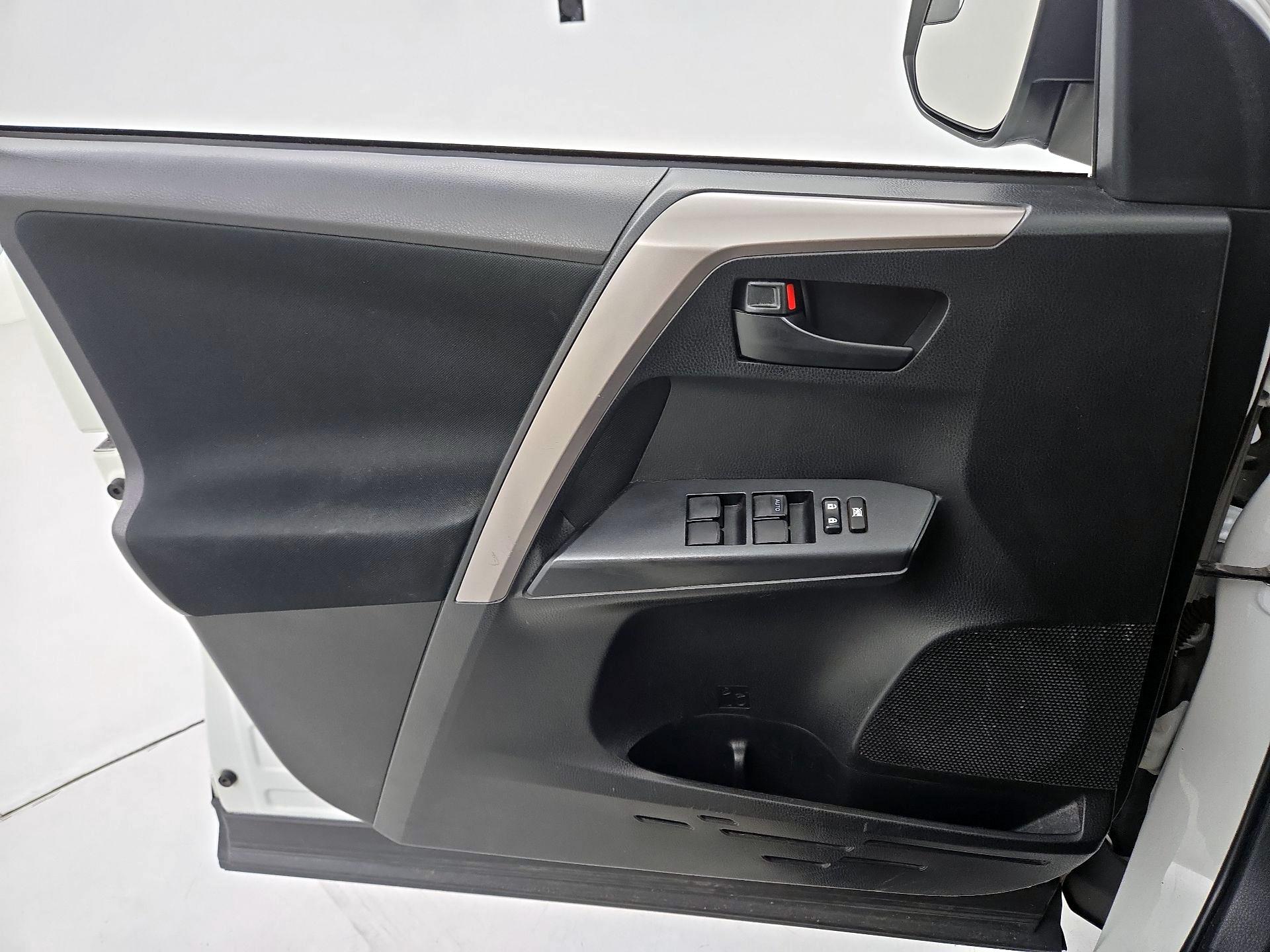 Thumbnail: 2018 Toyota RAV4 - 12