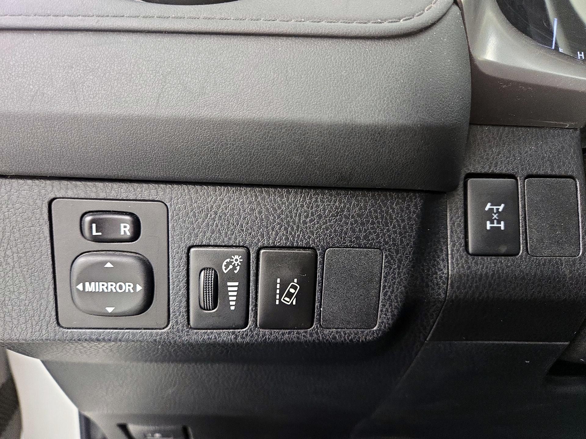 Thumbnail: 2018 Toyota RAV4 - 13
