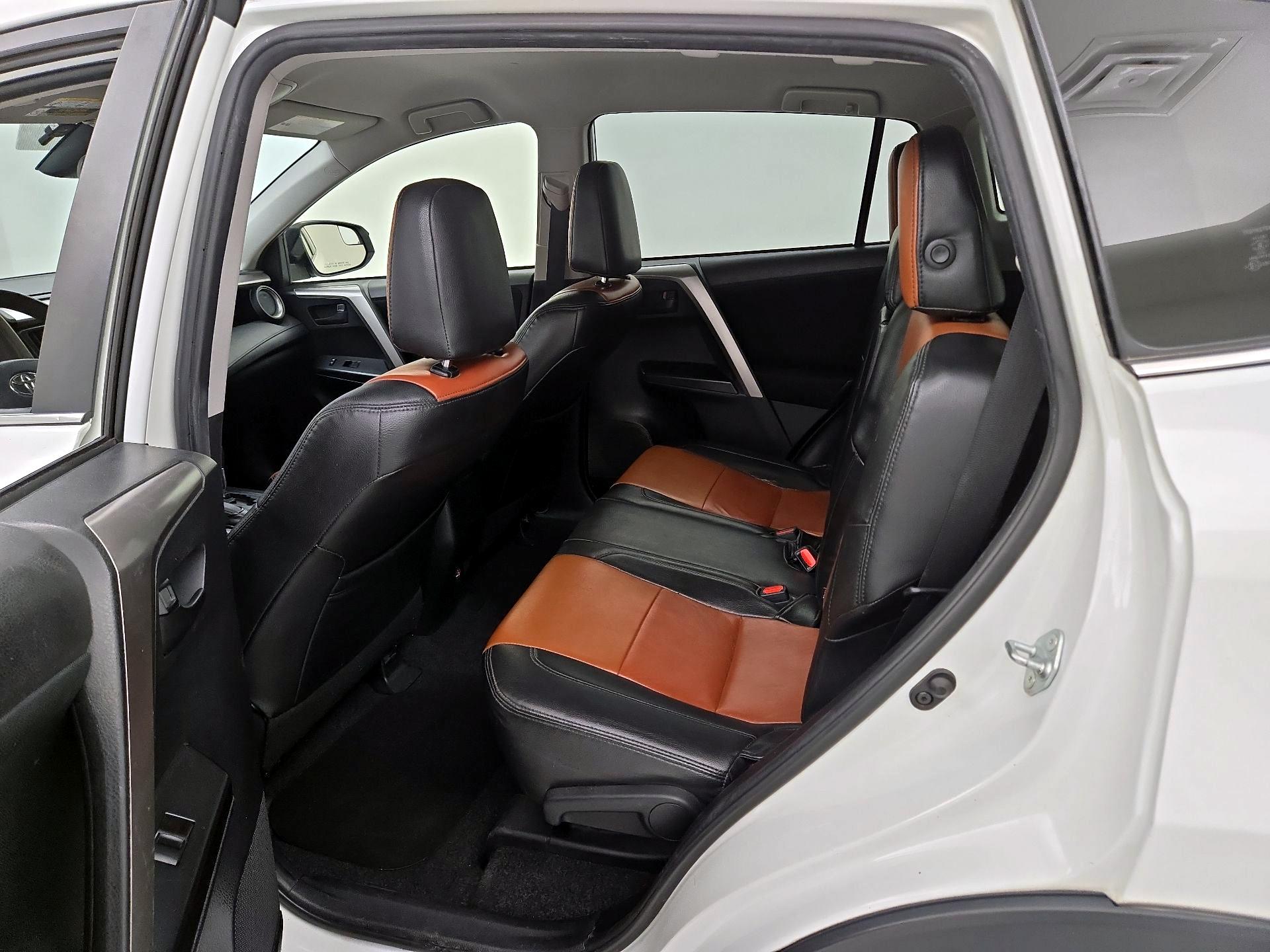 Thumbnail: 2018 Toyota RAV4 - 19