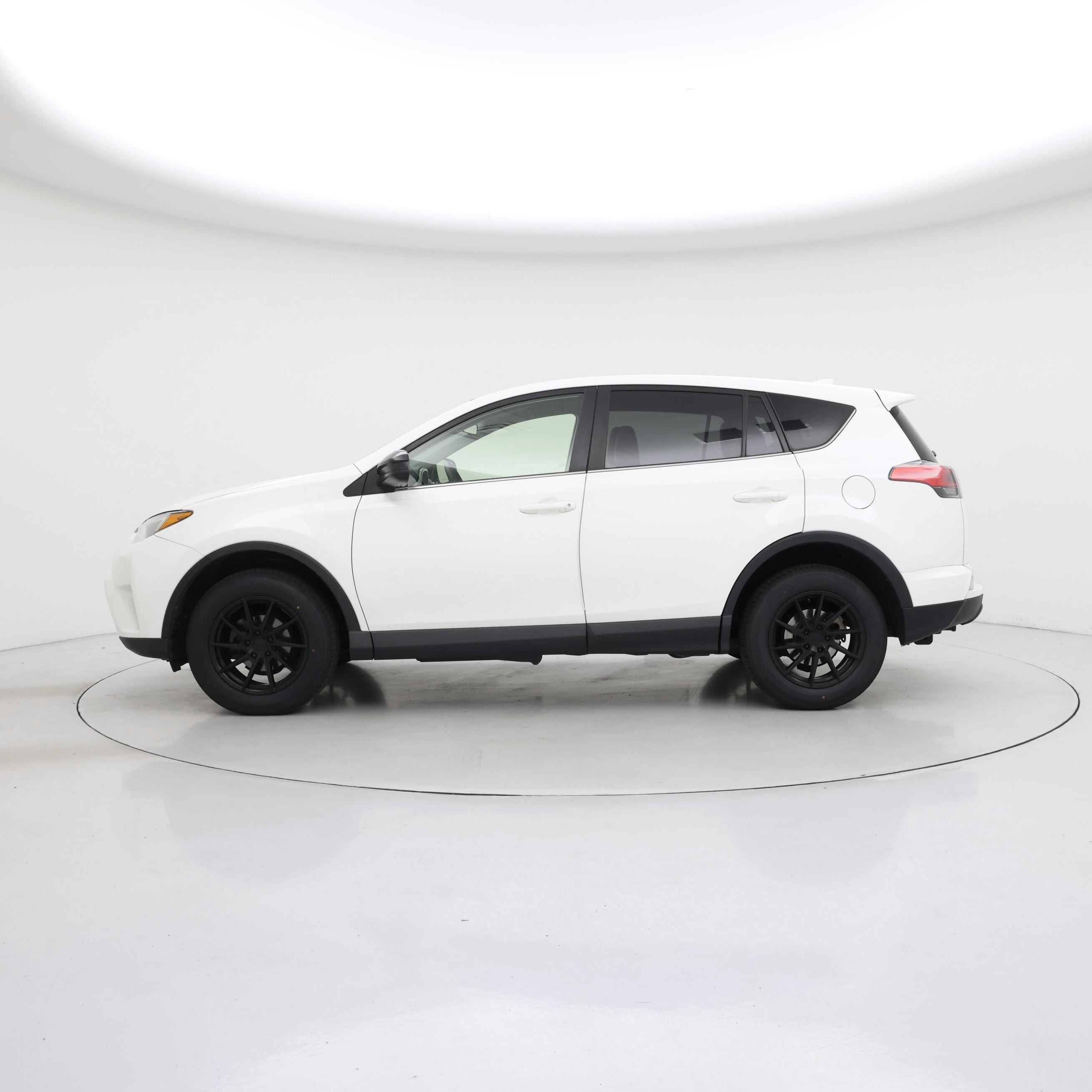 Thumbnail: 2018 Toyota RAV4 - 3
