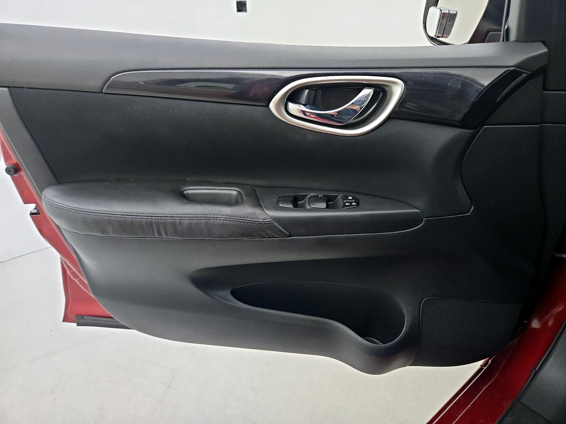 Thumbnail: 2016 Nissan Sentra - 12