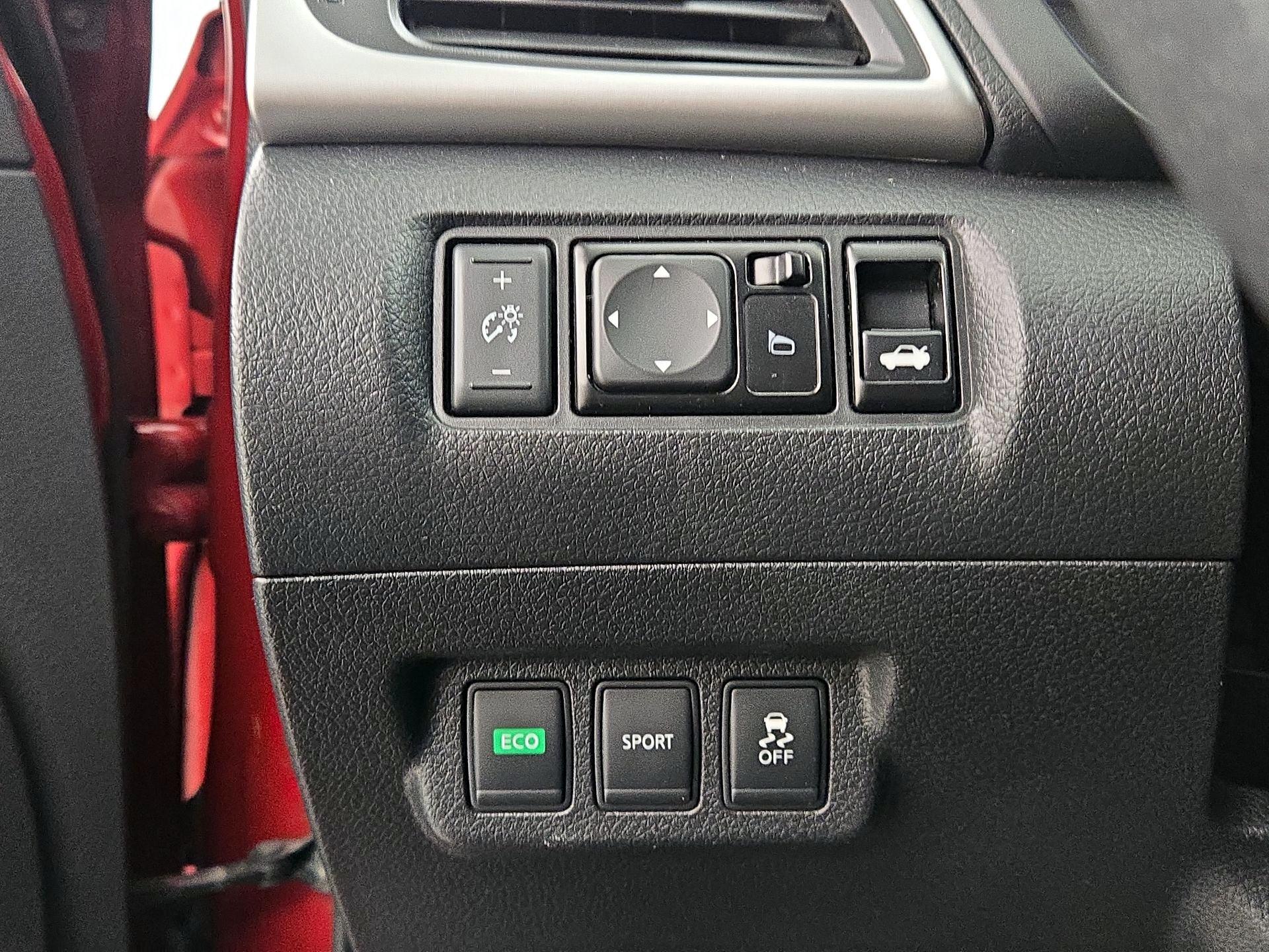 Thumbnail: 2016 Nissan Sentra - 13