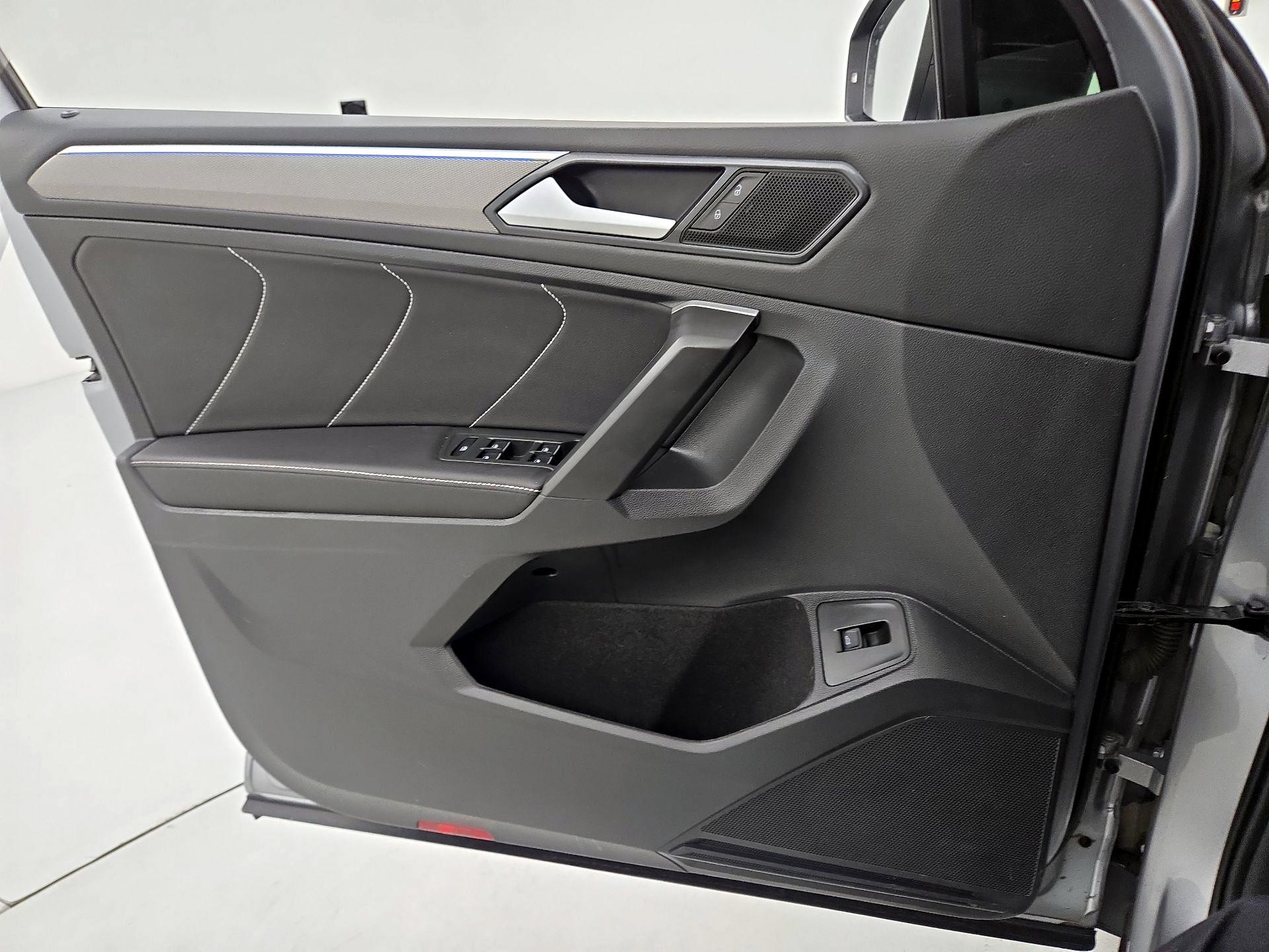 Thumbnail: 2022 Volkswagen Tiguan - 12