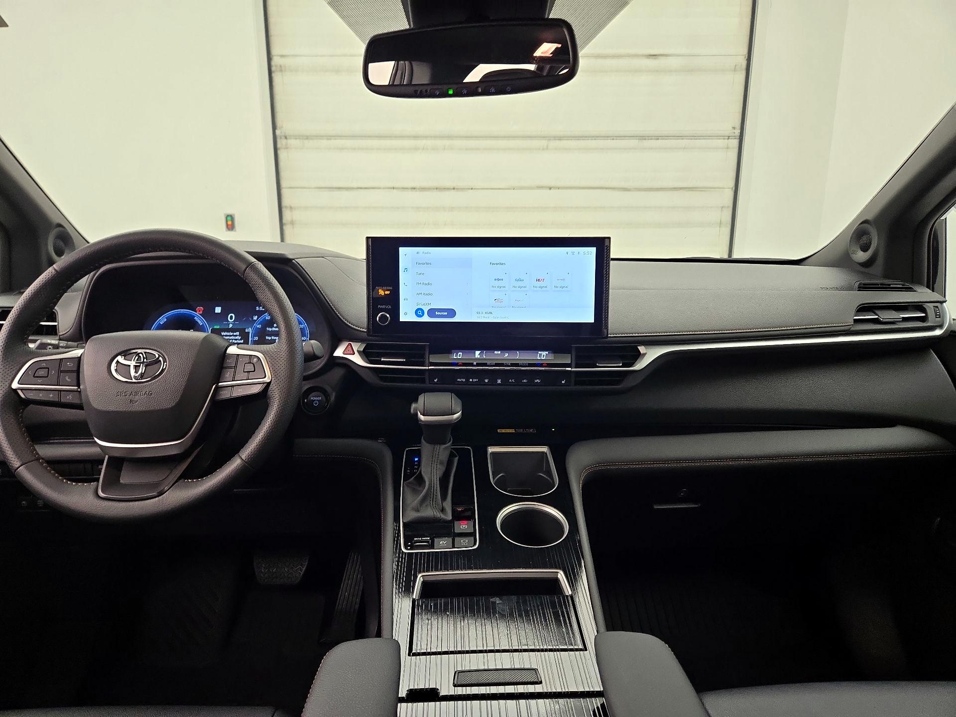 Thumbnail: 2025 Toyota Sienna - 9