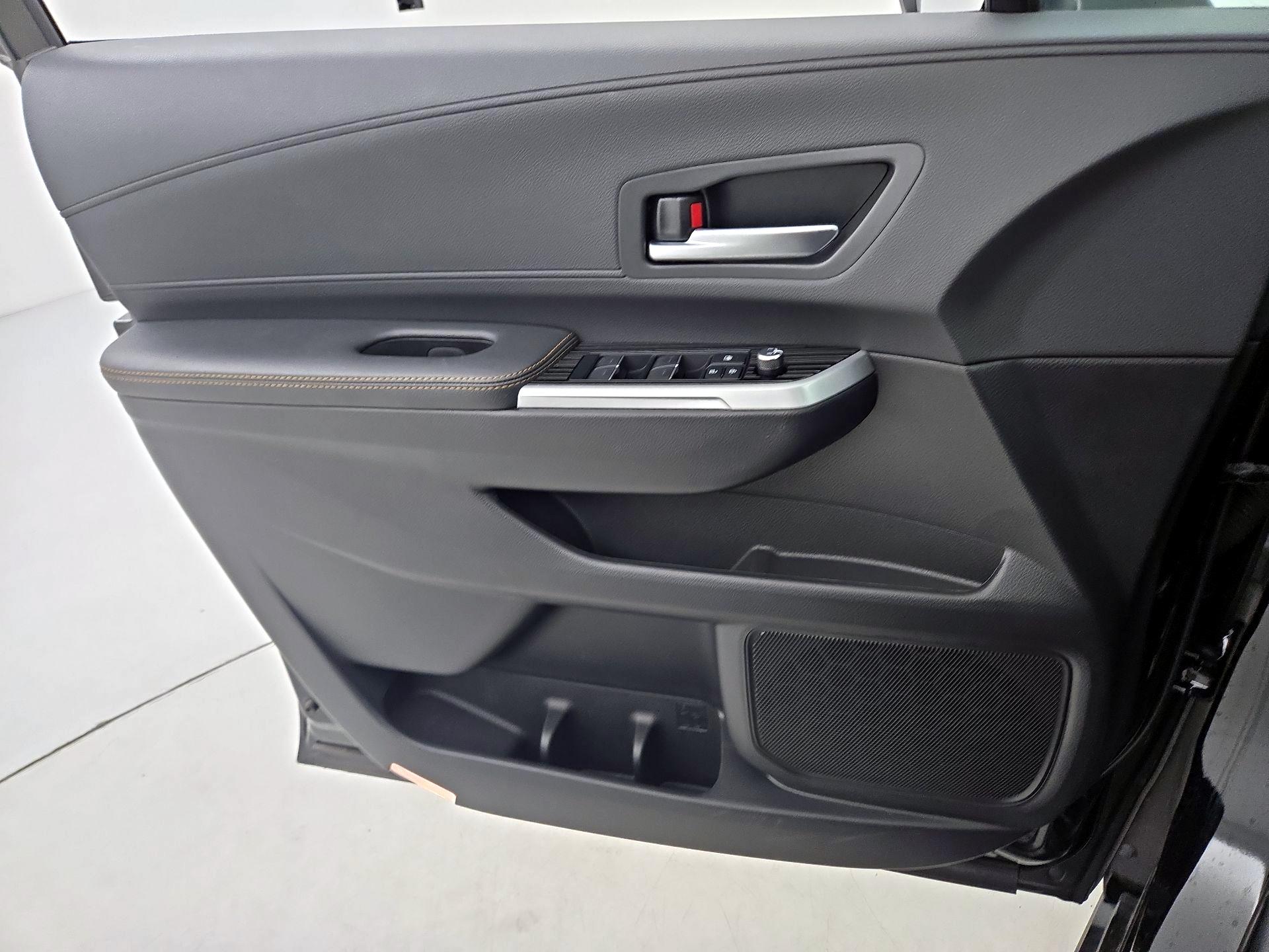 Thumbnail: 2025 Toyota Sienna - 12