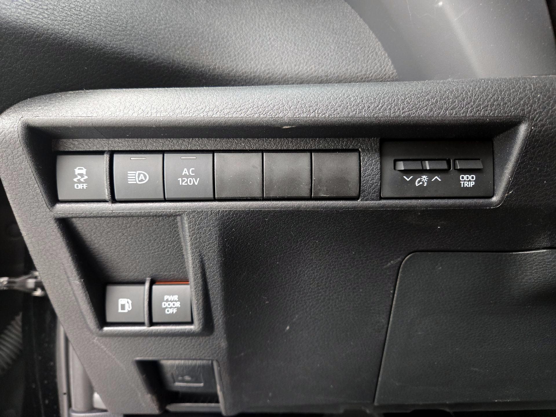 Thumbnail: 2025 Toyota Sienna - 13