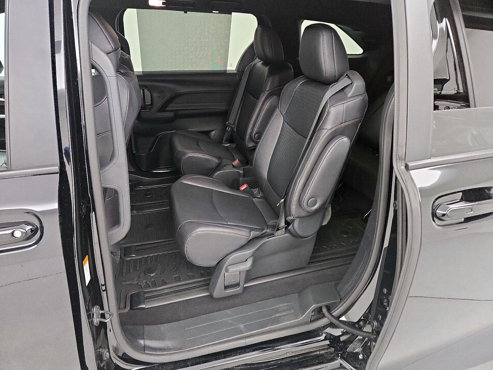 Thumbnail: 2025 Toyota Sienna - 20