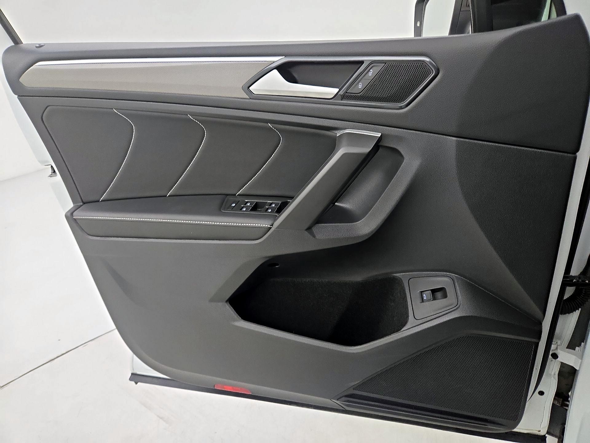 Thumbnail: 2024 Volkswagen Tiguan - 12
