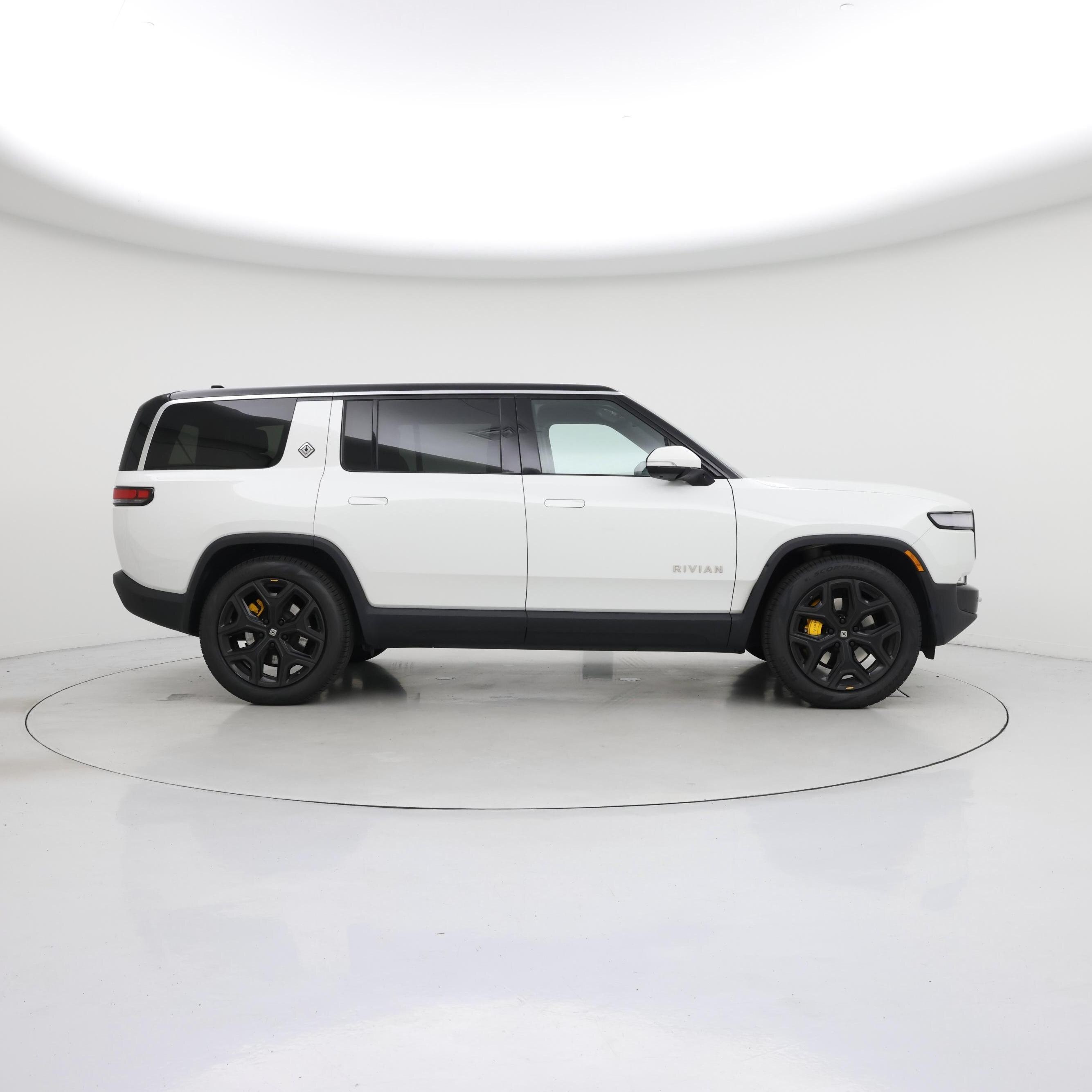 Thumbnail: 2023 Rivian R1S - 7
