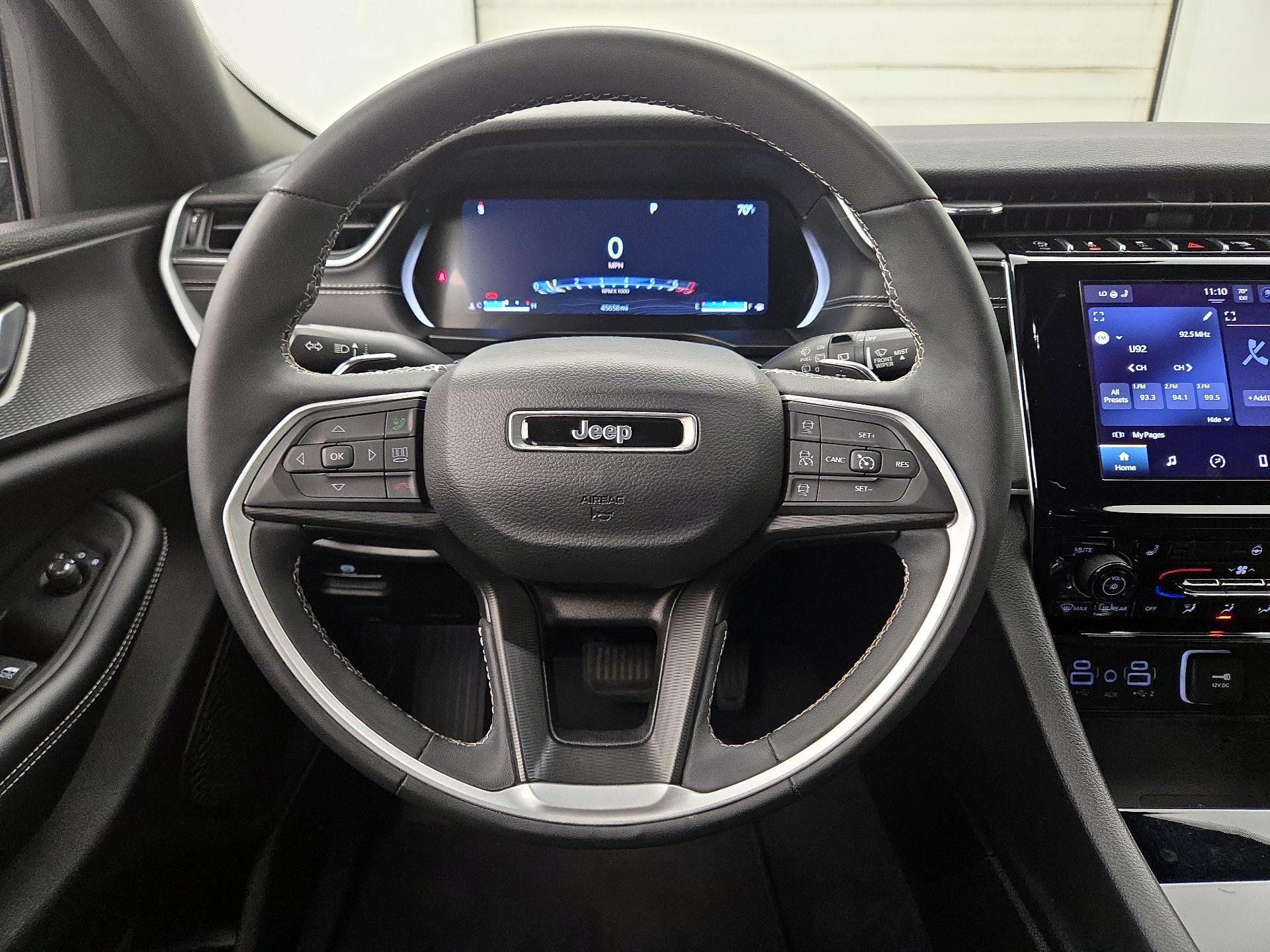 Thumbnail: 2023 Jeep Grand Cherokee - 10
