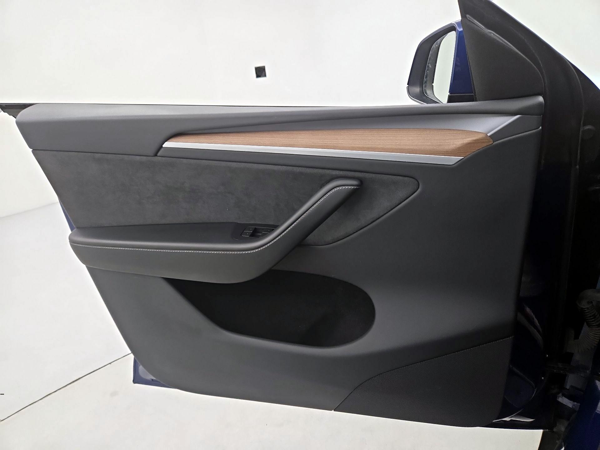 Thumbnail: 2023 Tesla Model Y - 12