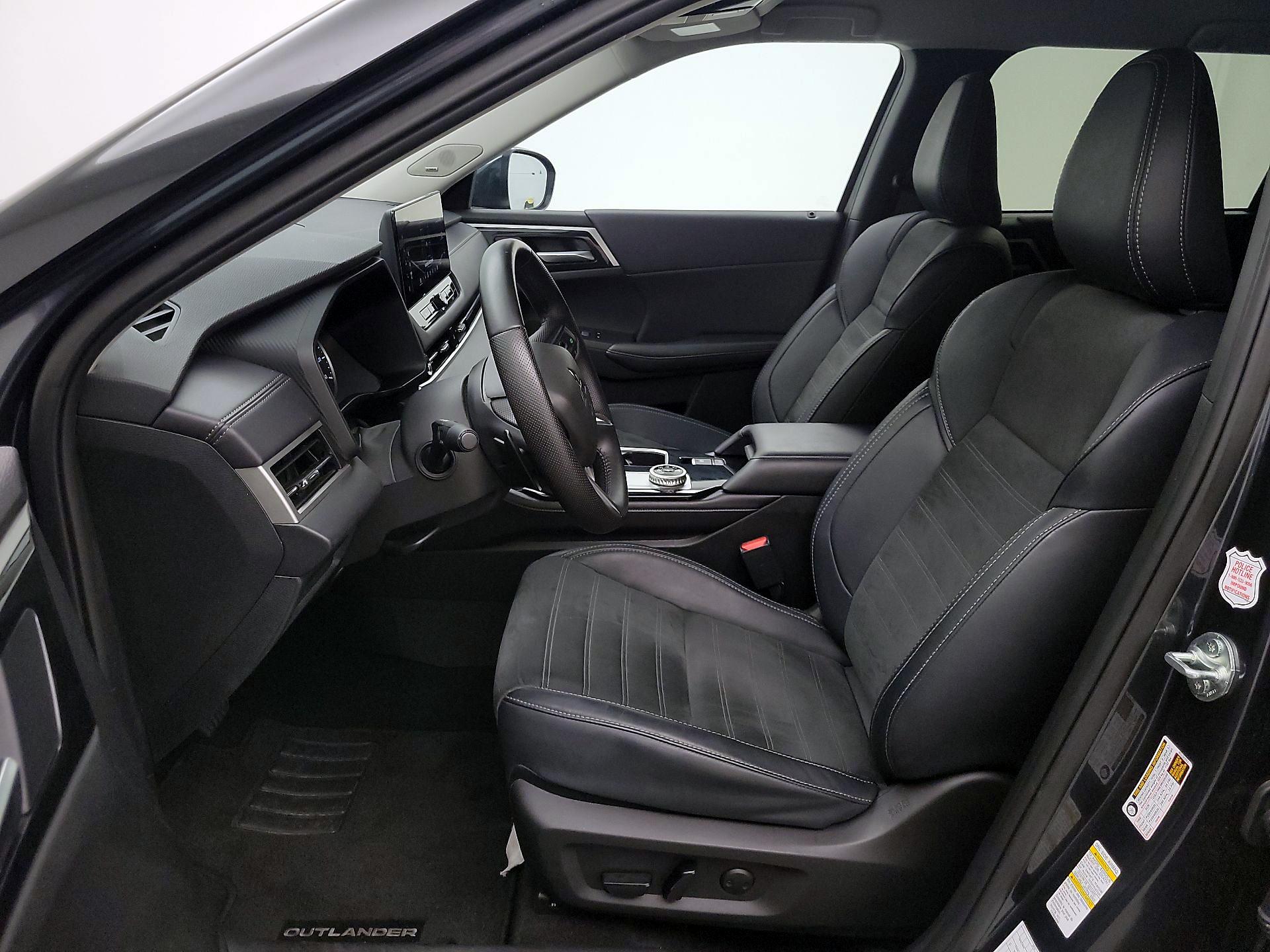 Thumbnail: 2025 Mitsubishi Outlander - 11