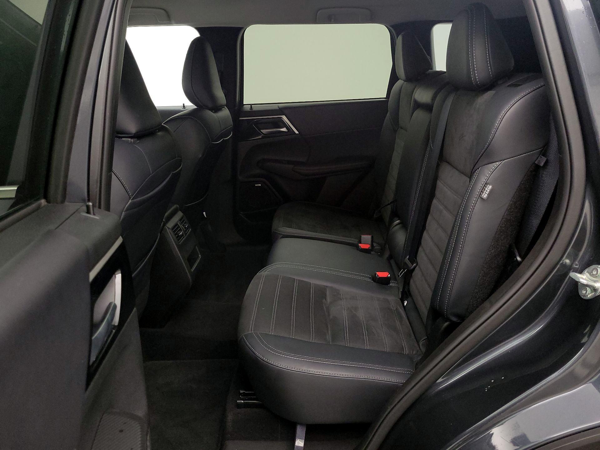 Thumbnail: 2025 Mitsubishi Outlander - 20