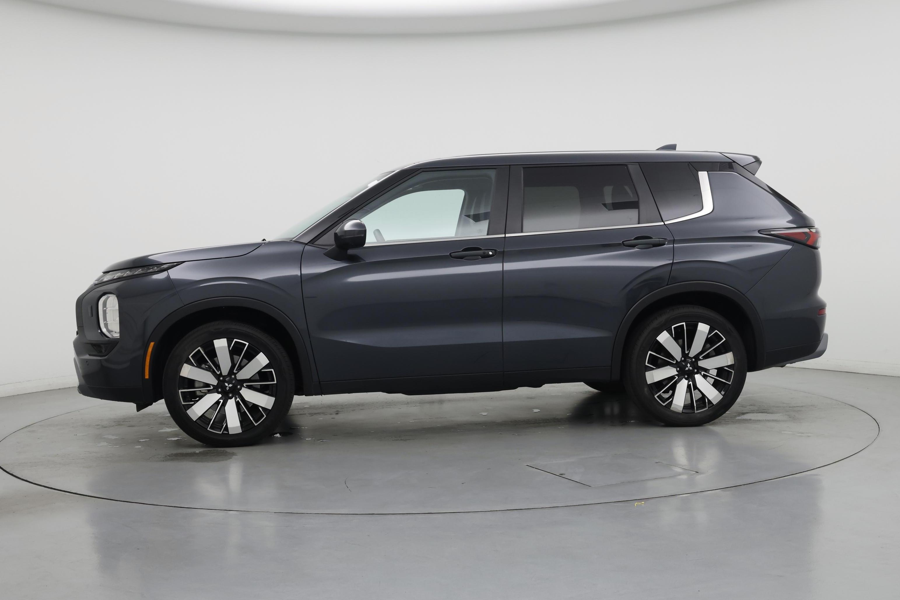 Thumbnail: 2025 Mitsubishi Outlander - 3