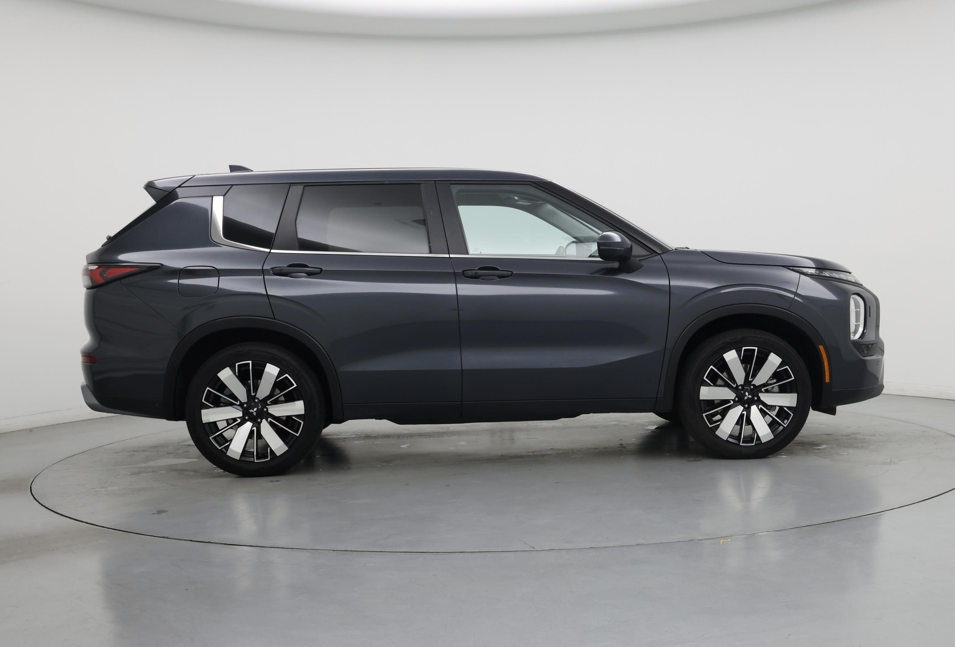 Thumbnail: 2025 Mitsubishi Outlander - 7