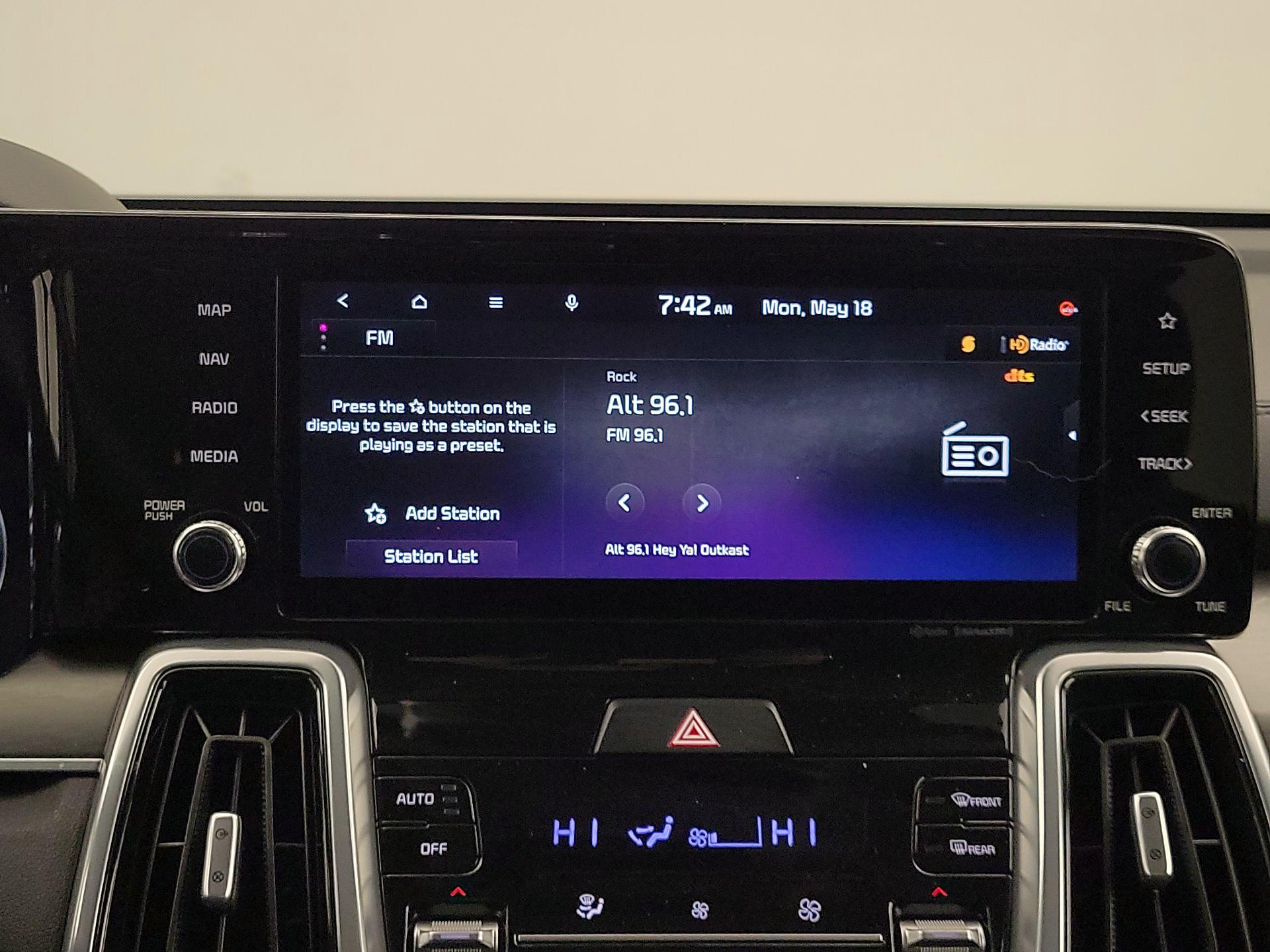 Thumbnail: 2023 Kia Sorento - 16