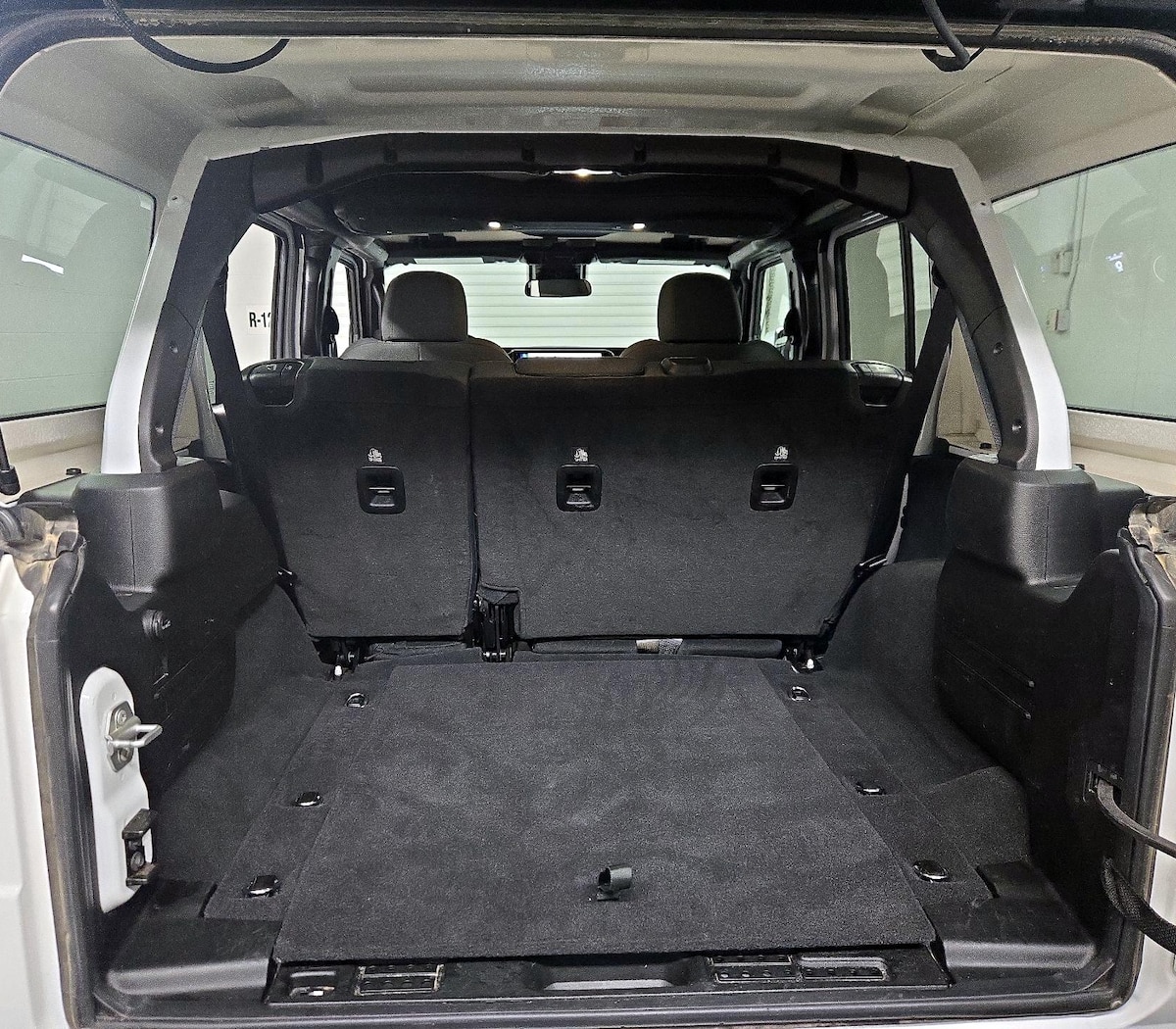Trunk/Cargo (Seats Up)