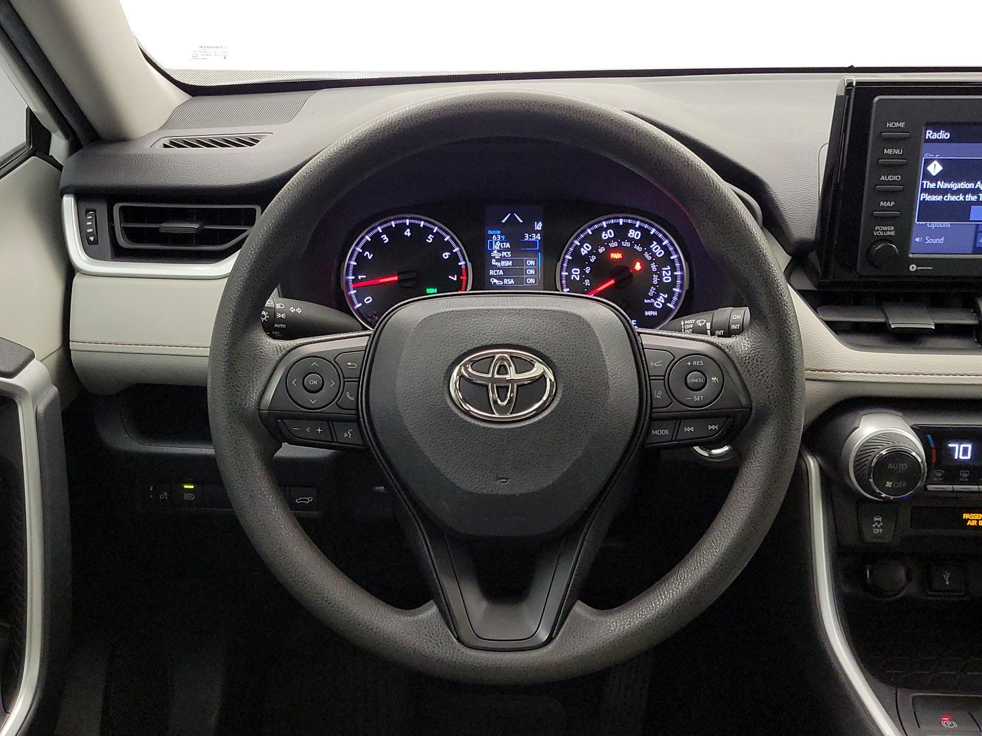 Thumbnail: 2022 Toyota RAV4 - 10
