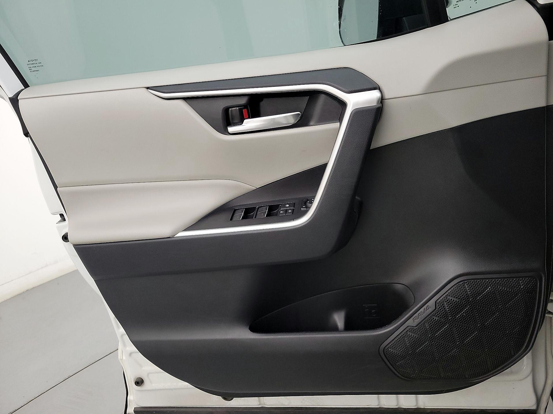 Thumbnail: 2022 Toyota RAV4 - 12