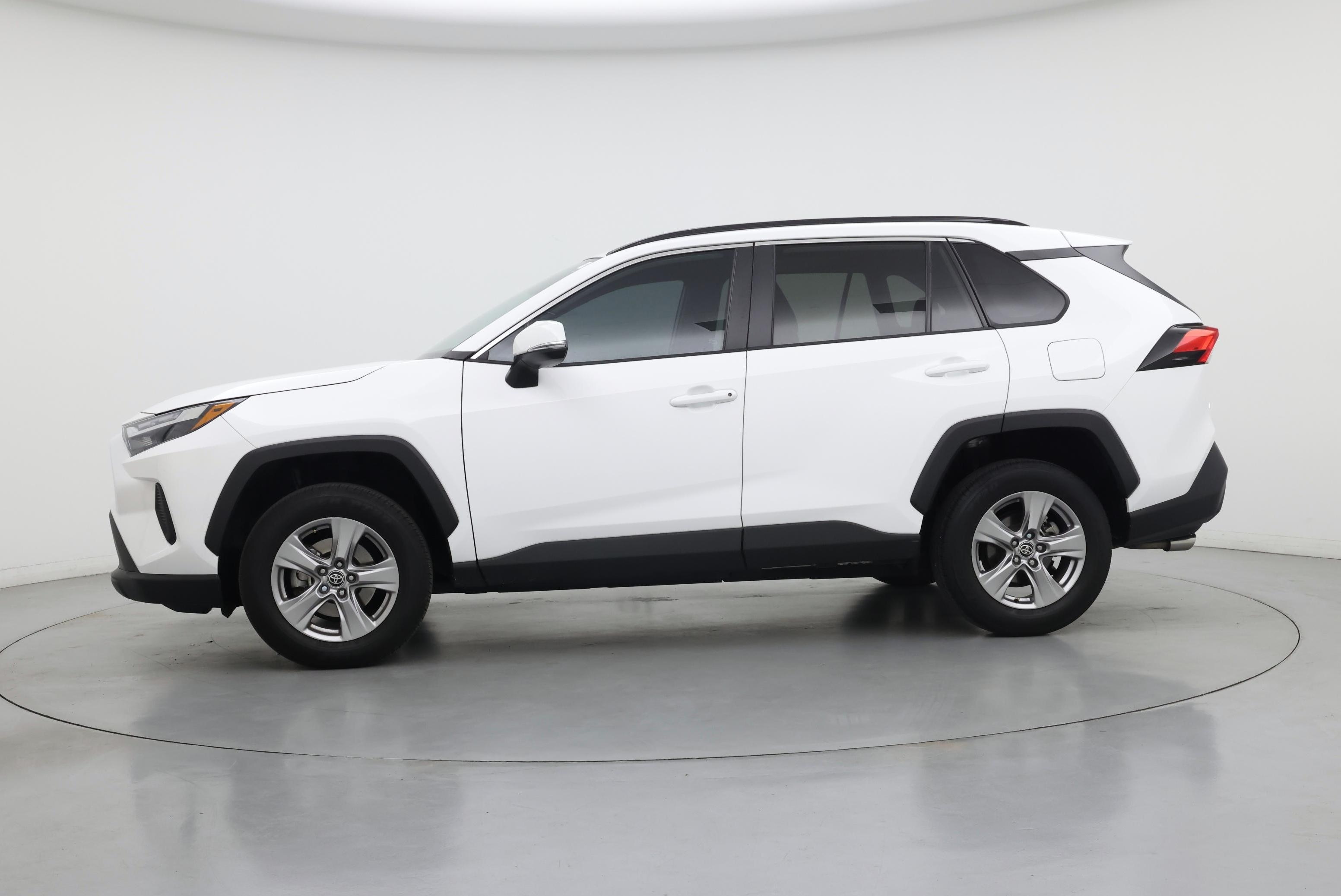Thumbnail: 2022 Toyota RAV4 - 3